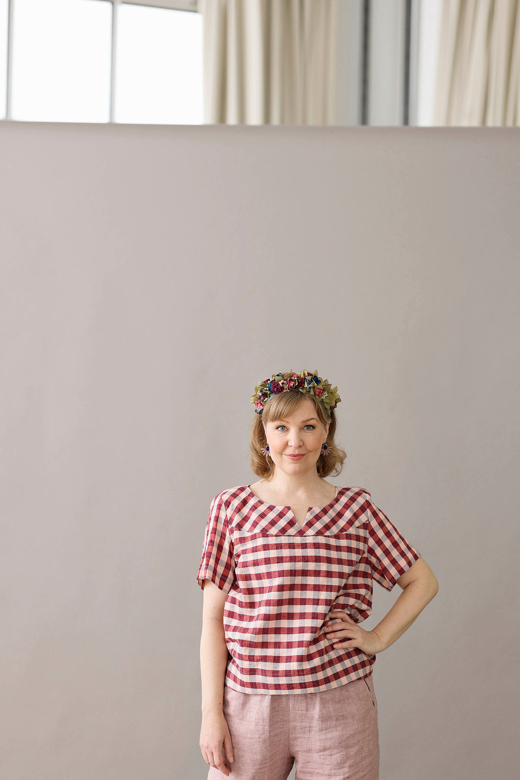 Checked cotton/linen blouse in red/pink colors