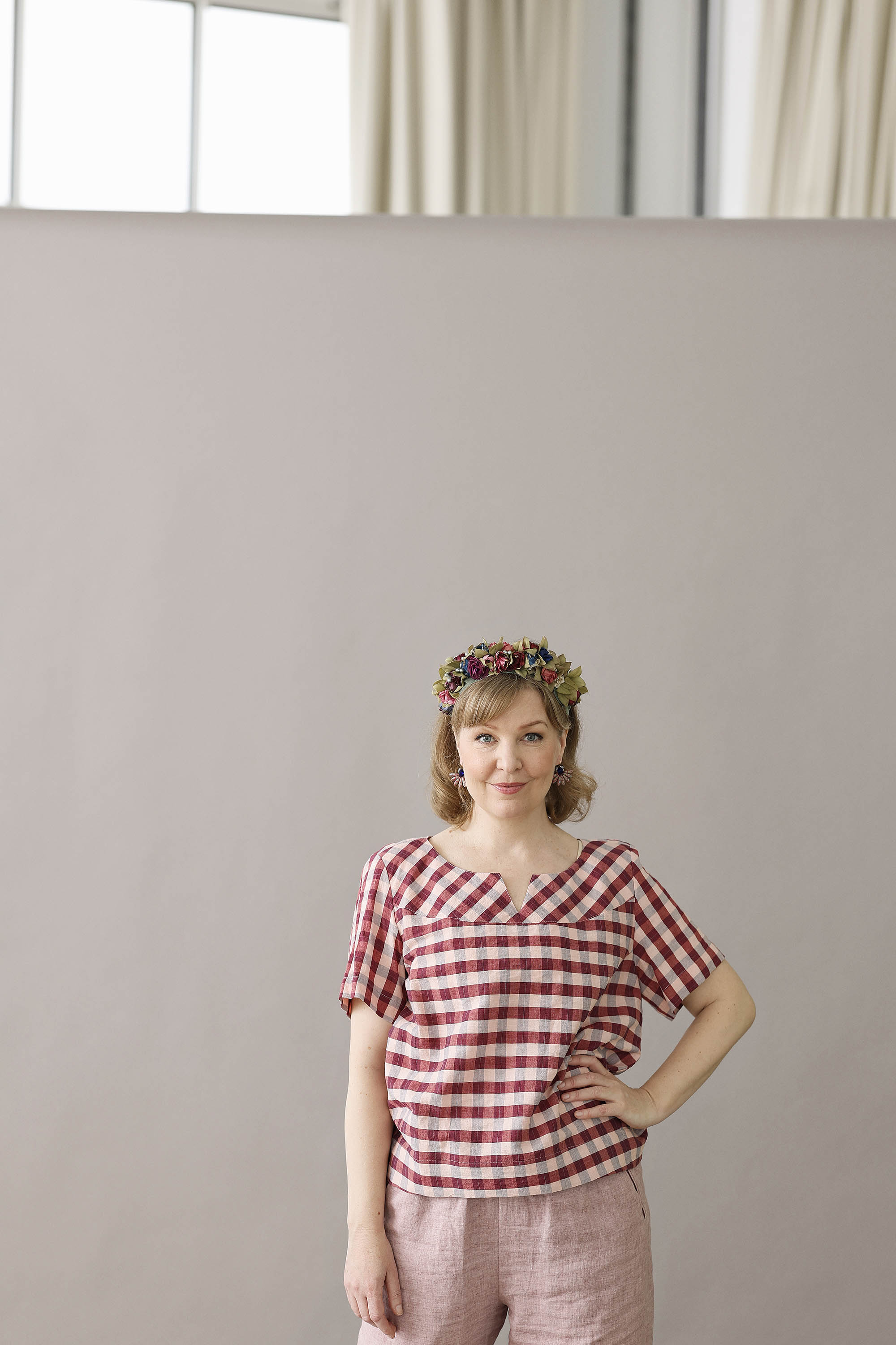 Ternet bomuld/hør bluse i røde/lyserøde farver