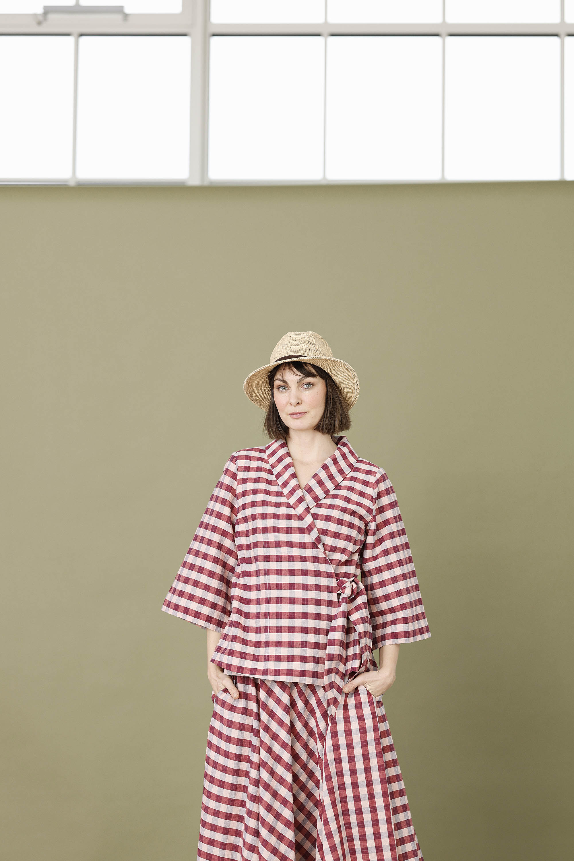 Slå-om bomuld/hør bluse i røde/lyserøde farver