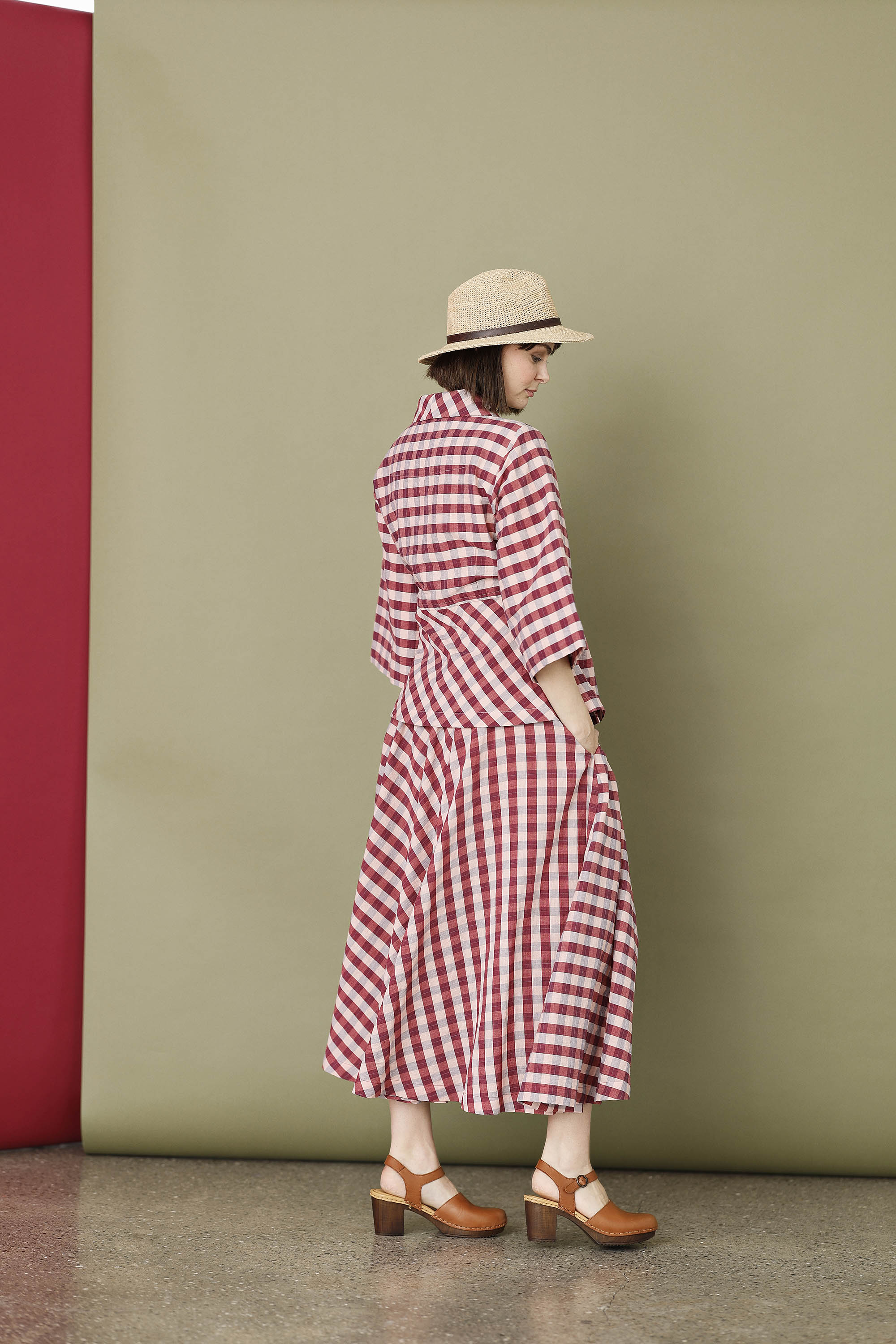 Slå-om bomuld/hør bluse i røde/lyserøde farver