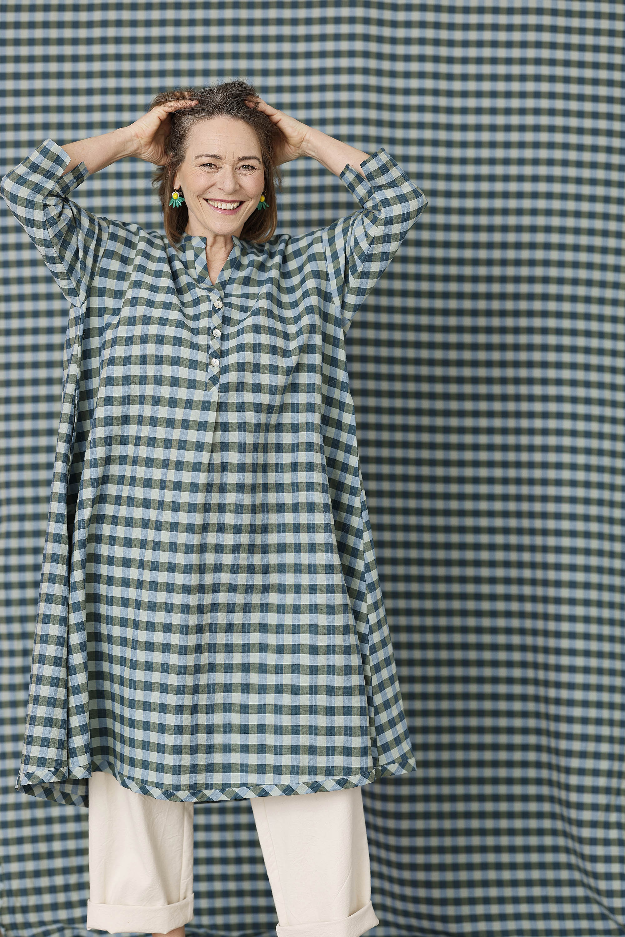 Løs ternet kjole i blå/grønne nuancer