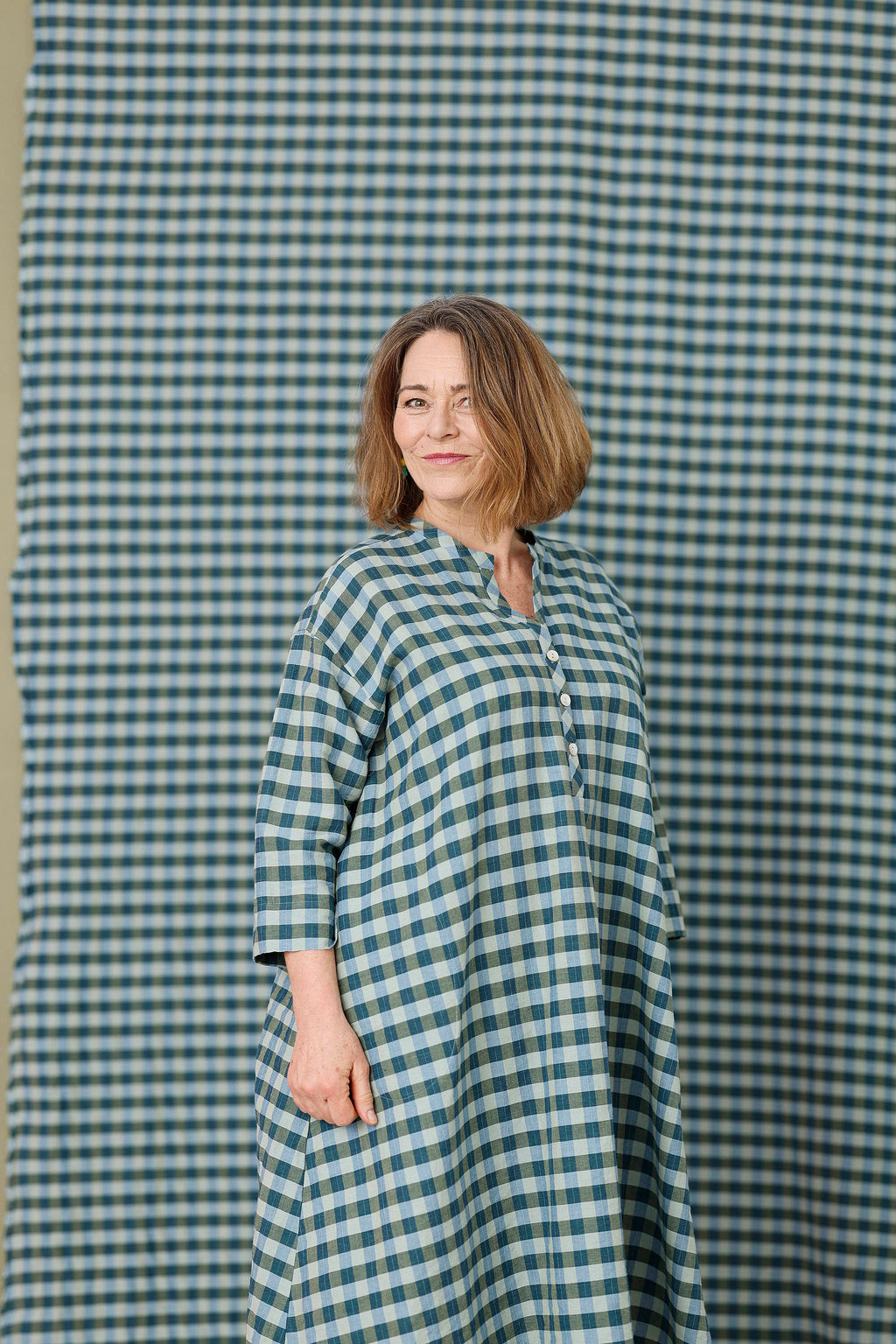 Løs ternet kjole i blå/grønne nuancer