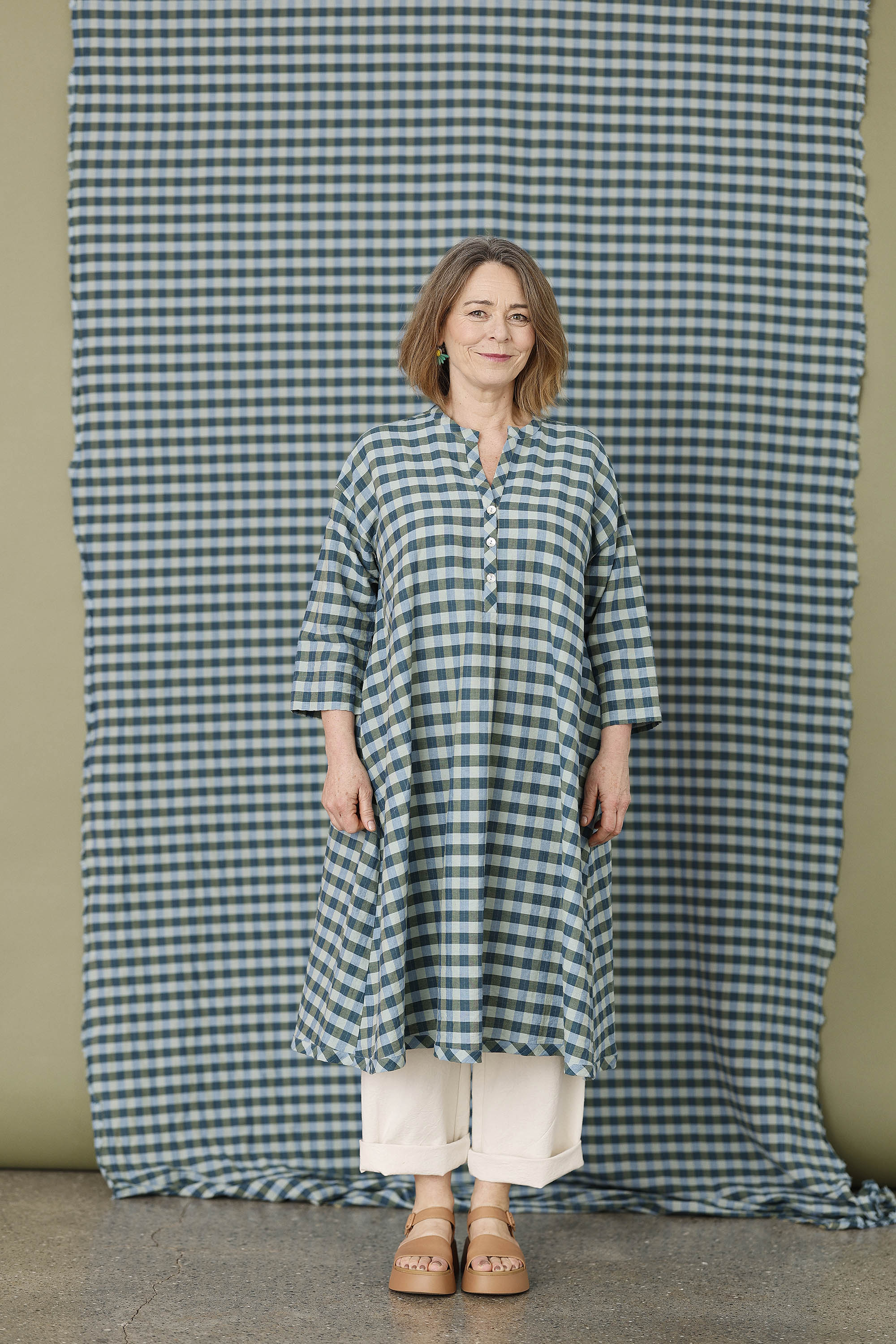 Løs ternet kjole i blå/grønne nuancer