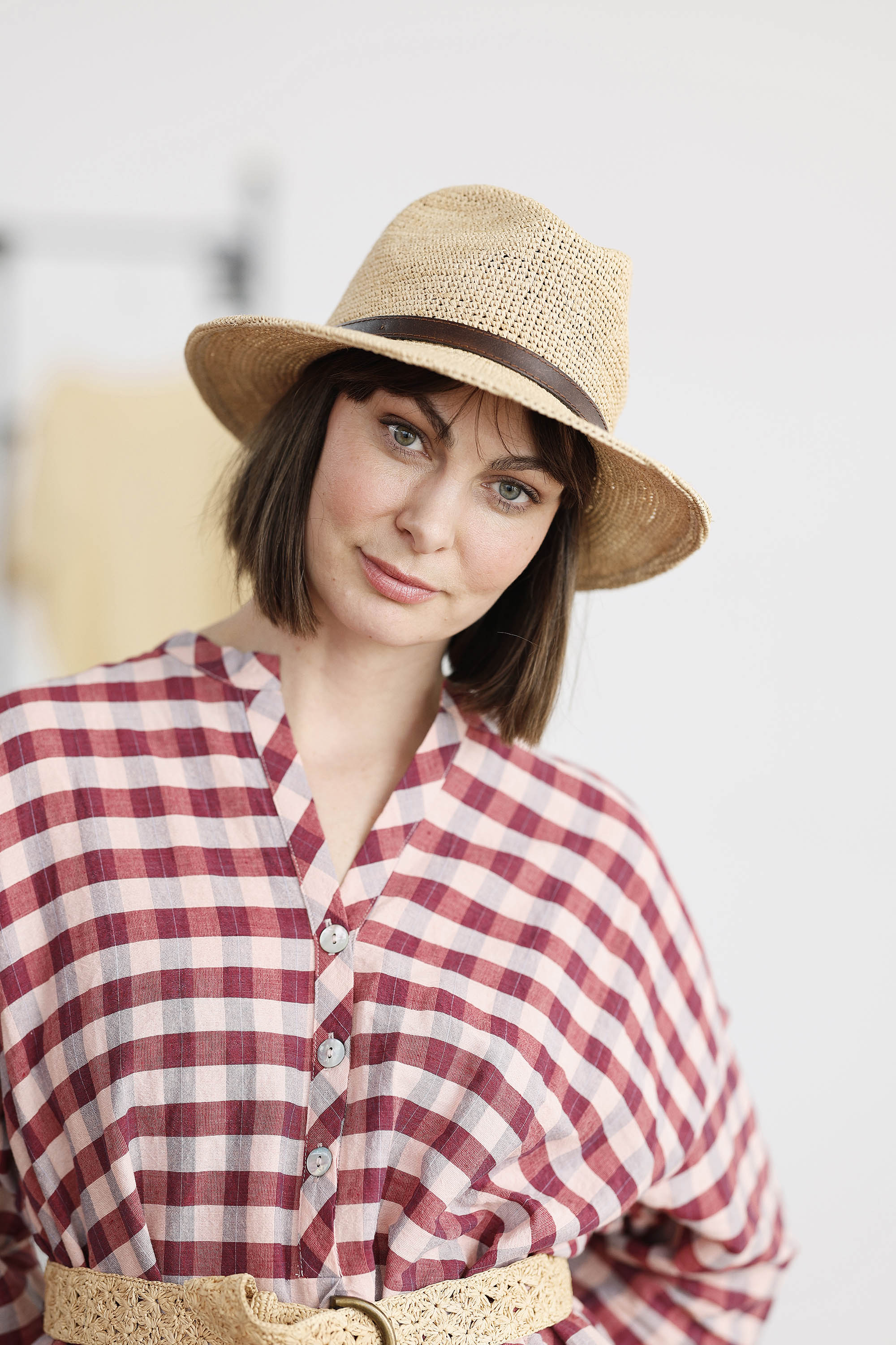 Løs ternet kjole i røde/lyserøde nuancer