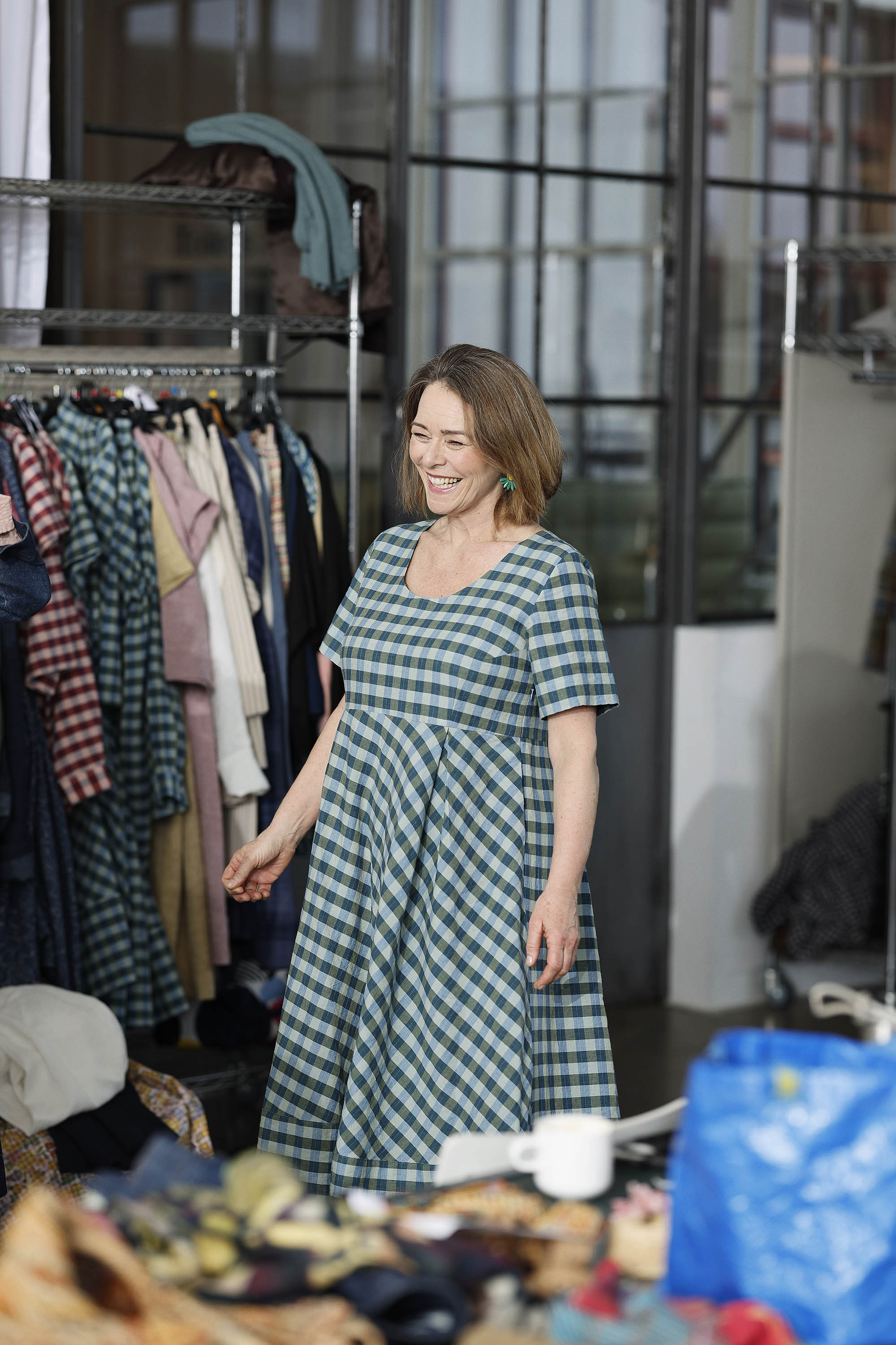 Smuk ternet kjole i blå/grønne nuancer