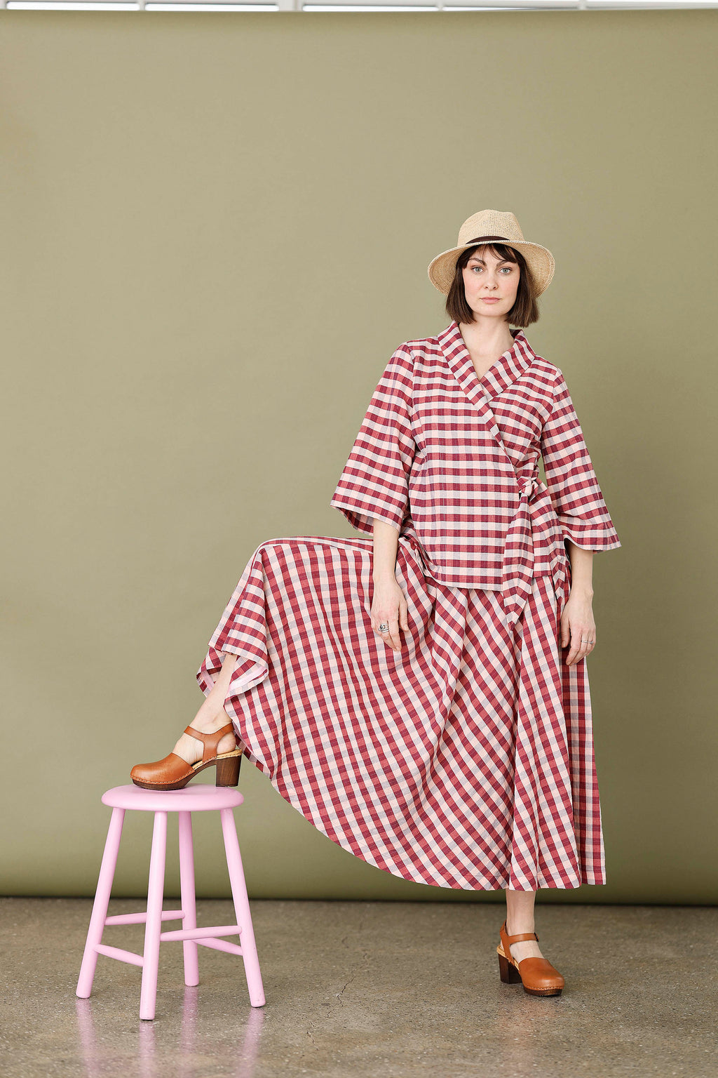 Full circle, checkered skirt in red/pink shades