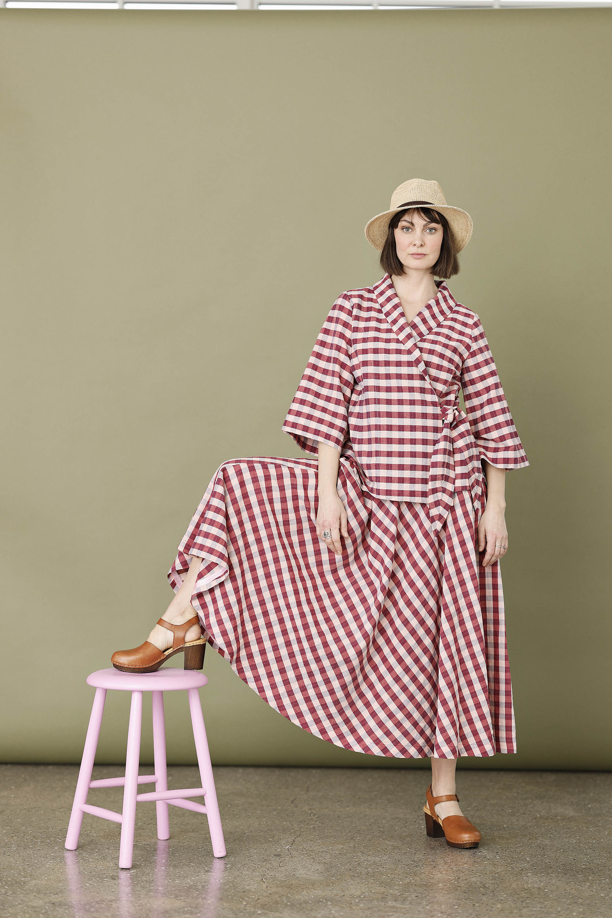 Full circle, checkered skirt in red/pink shades