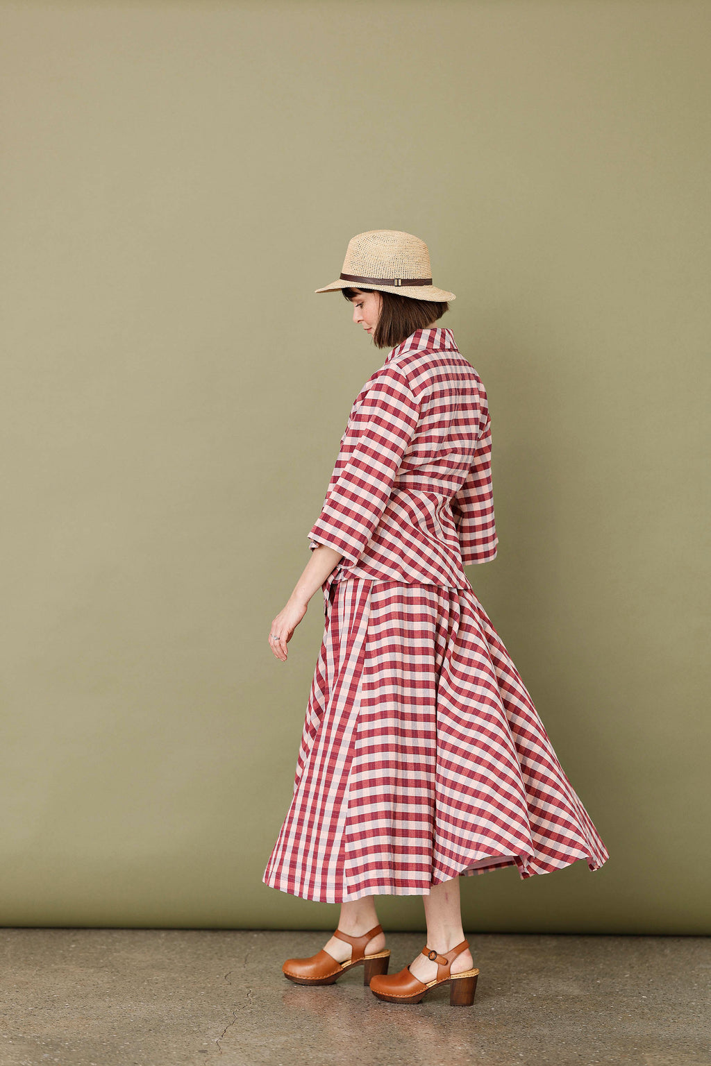 Full circle, checkered skirt in red/pink shades