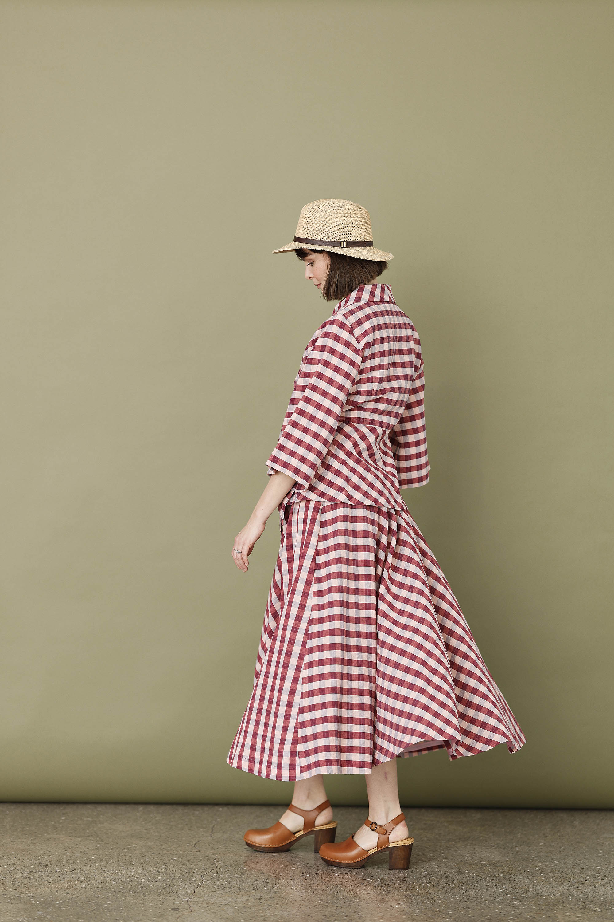 Full circle, checkered skirt in red/pink shades