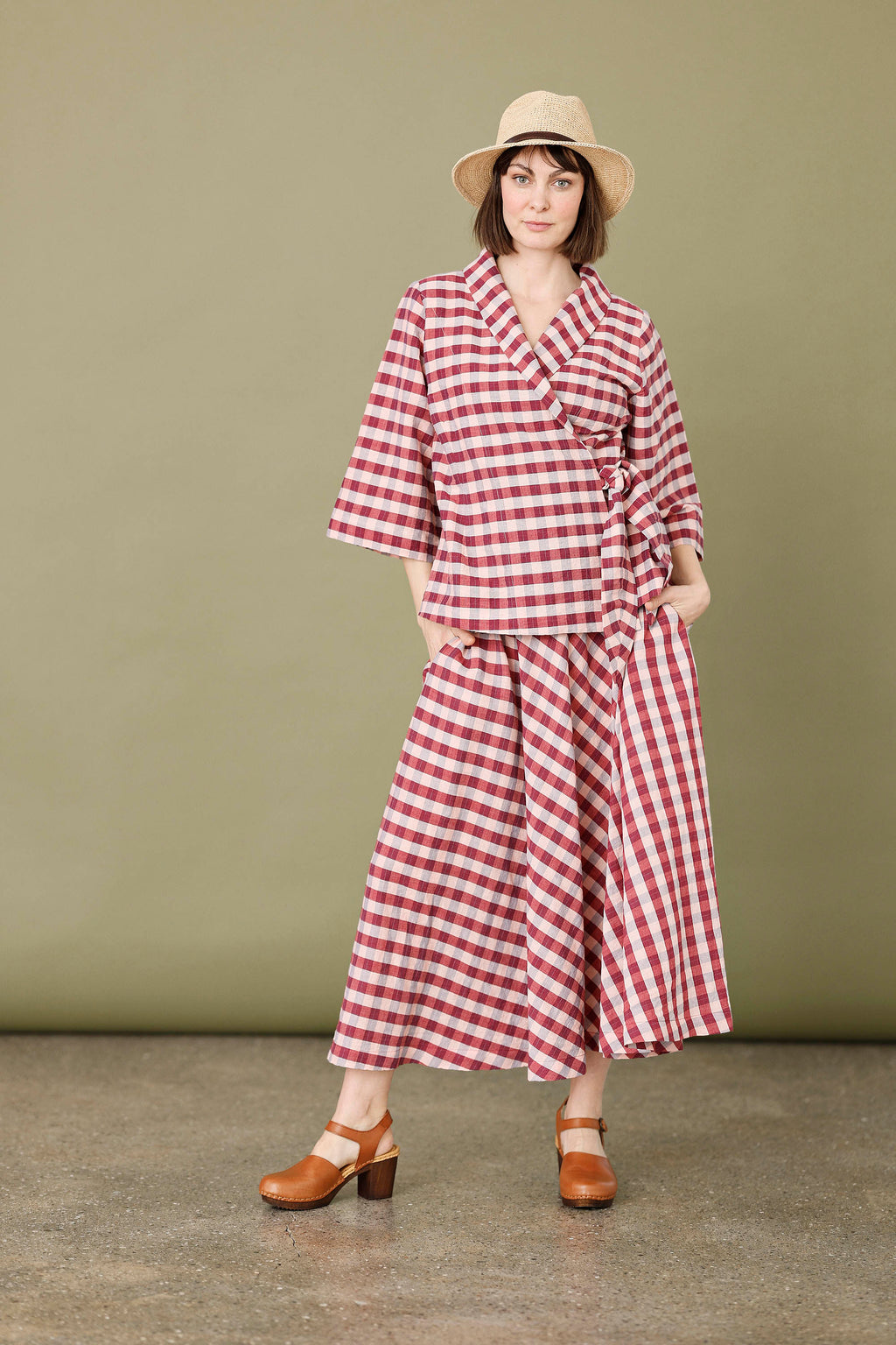 Full circle, checkered skirt in red/pink shades