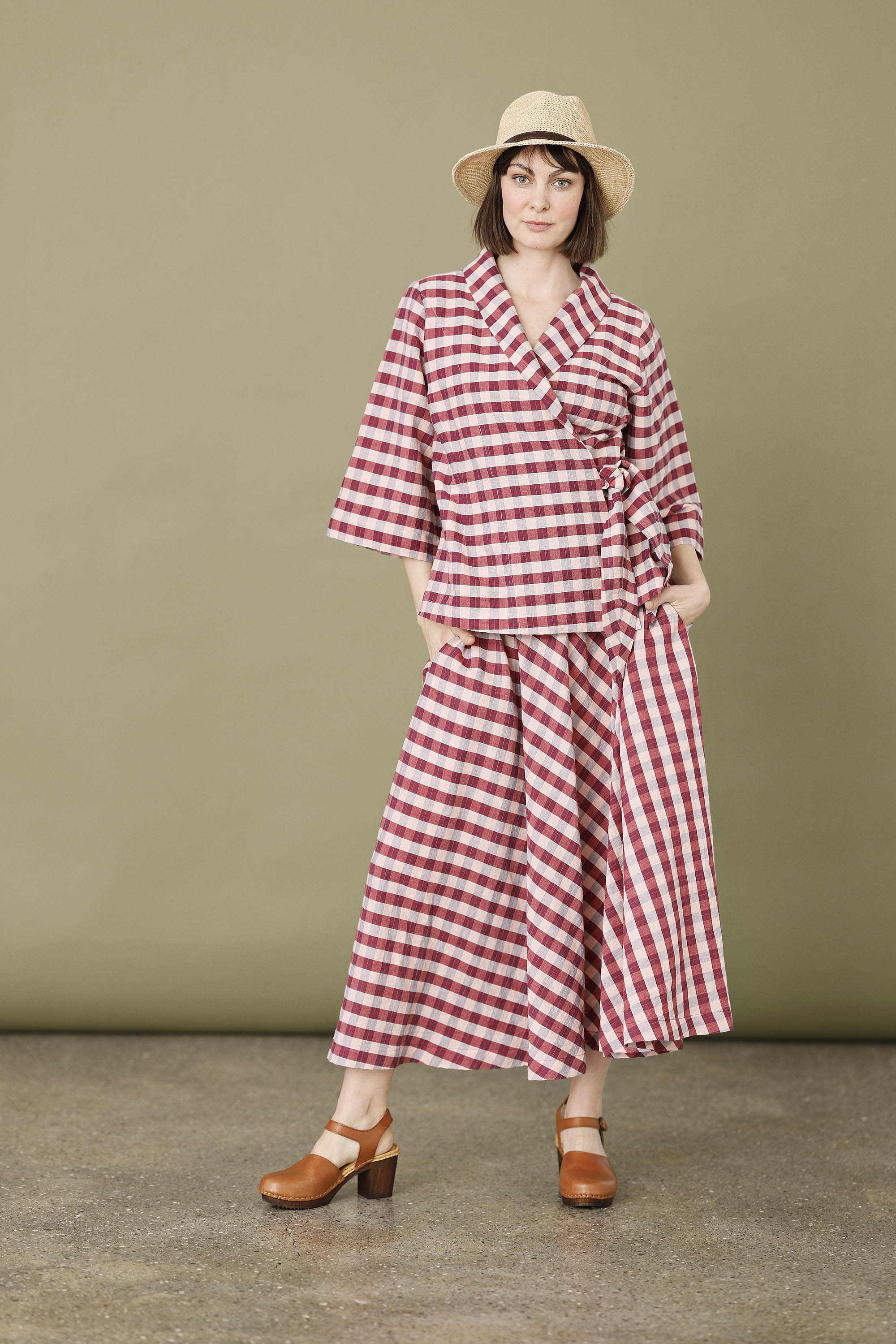 Full circle, checkered skirt in red/pink shades