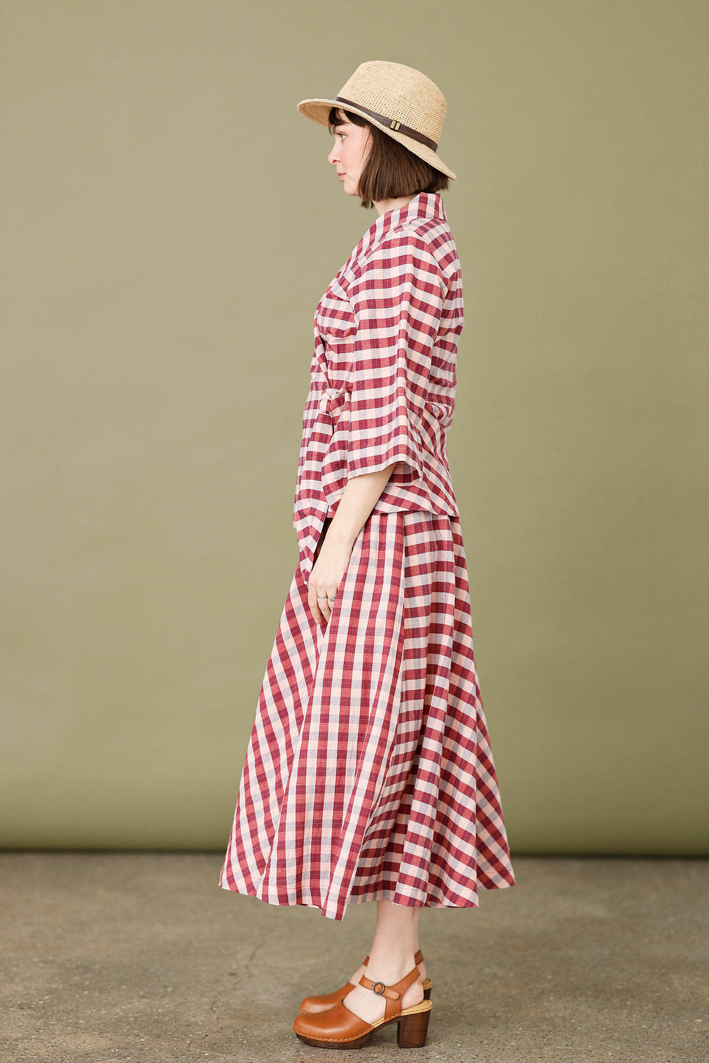 Full circle, checkered skirt in red/pink shades