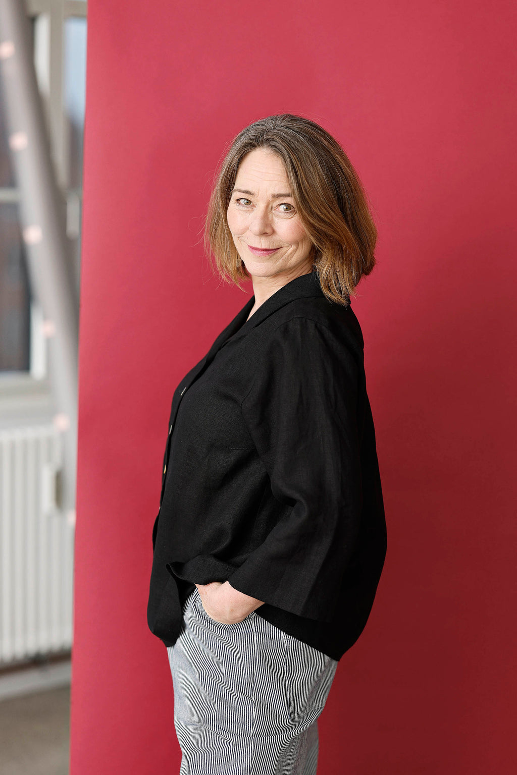 Sort hørbluse med knapper og 3/4 ærme