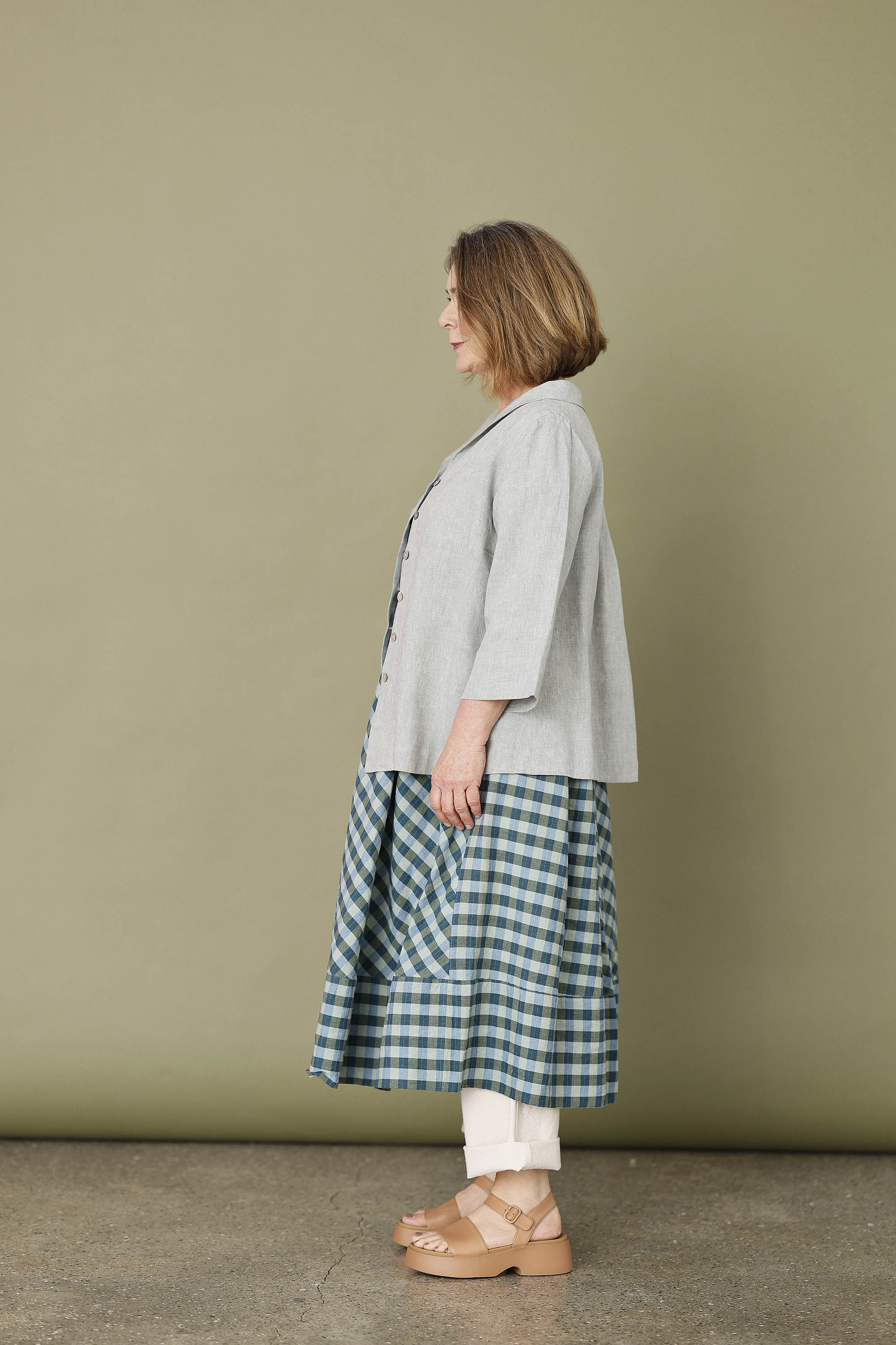 Lyseblå hørbluse med knapper og 3/4 ærme