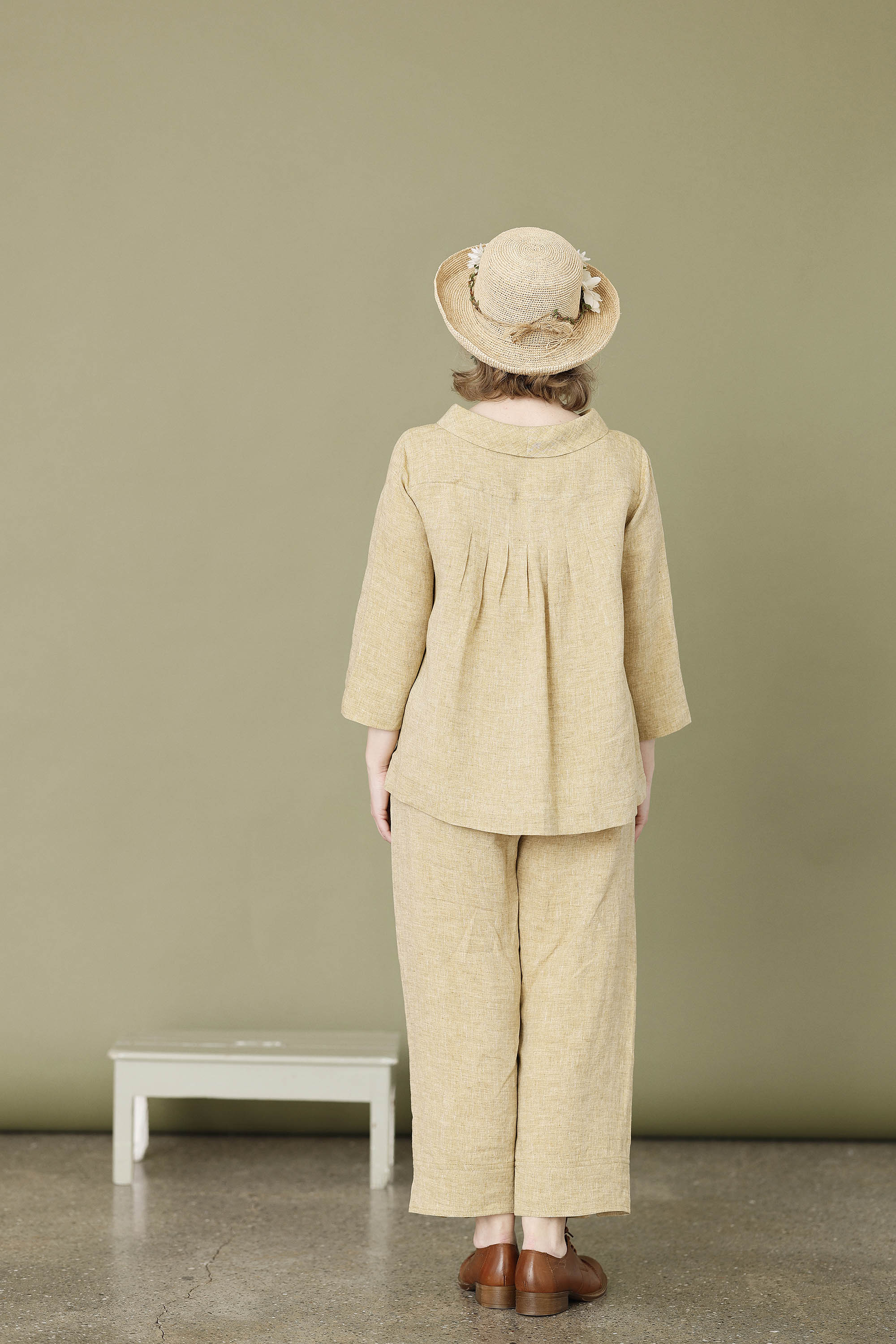 Pastel gul hørbluse med knapper og 3/4 ærme