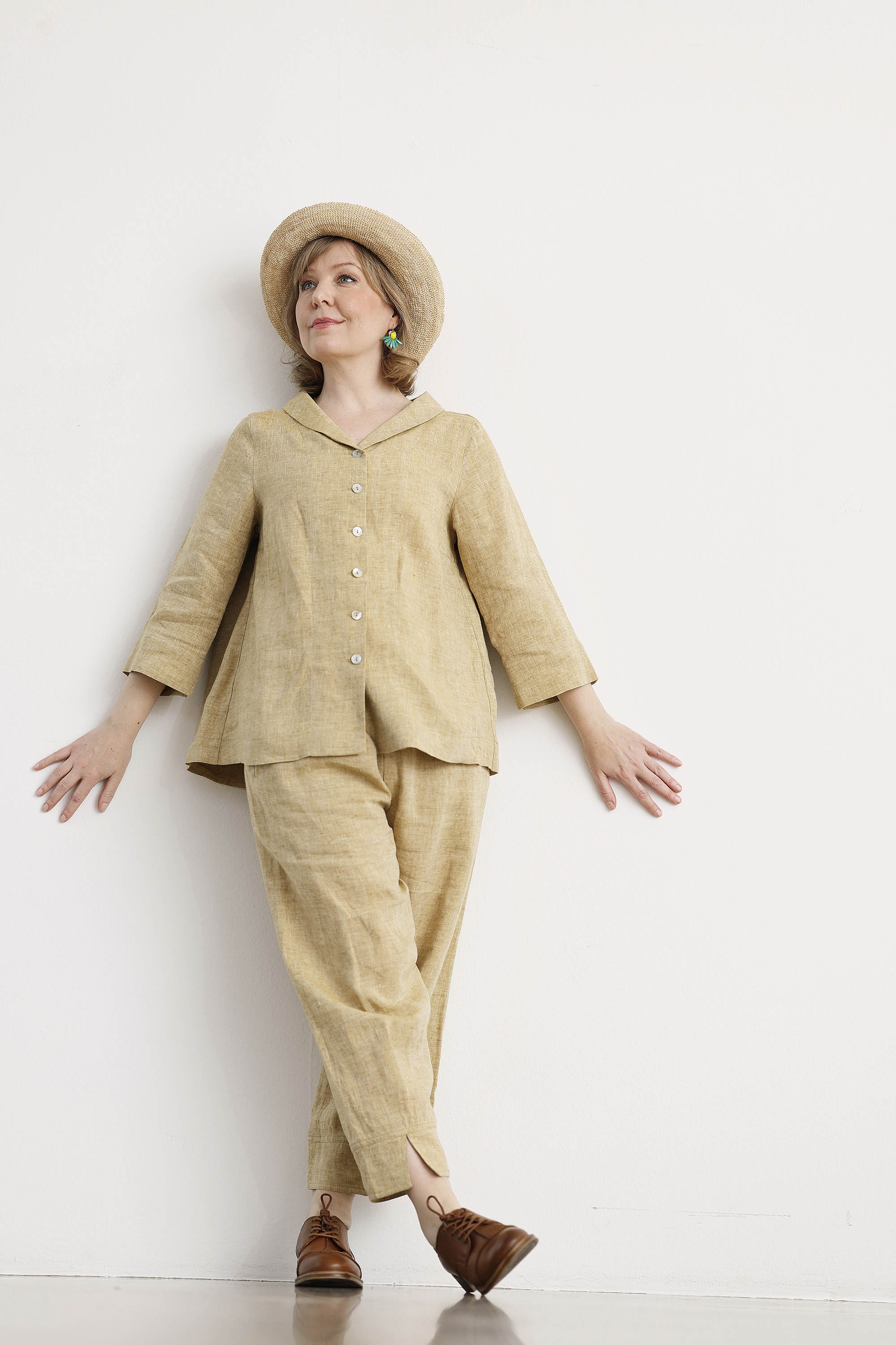 Pastel gul hørbluse med knapper og 3/4 ærme