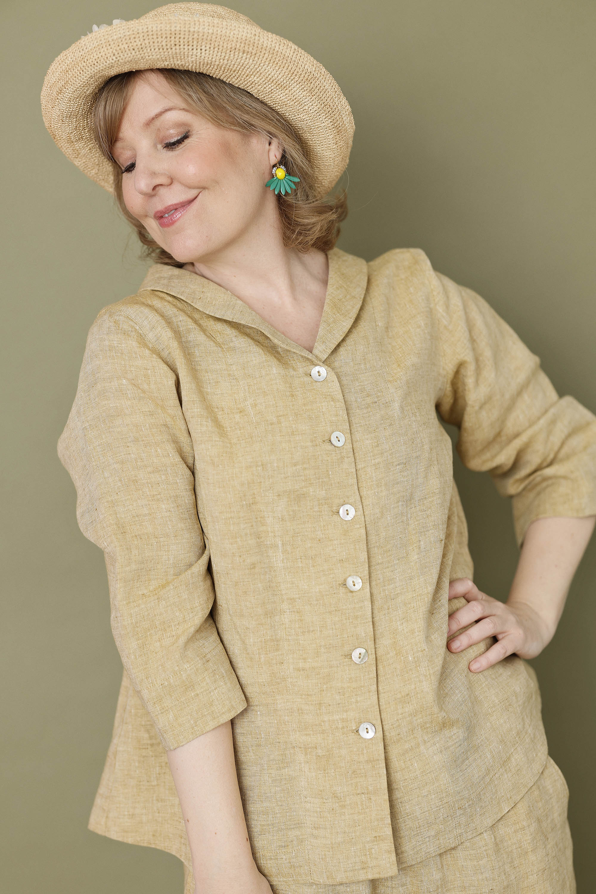 Pastel gul hørbluse med knapper og 3/4 ærme