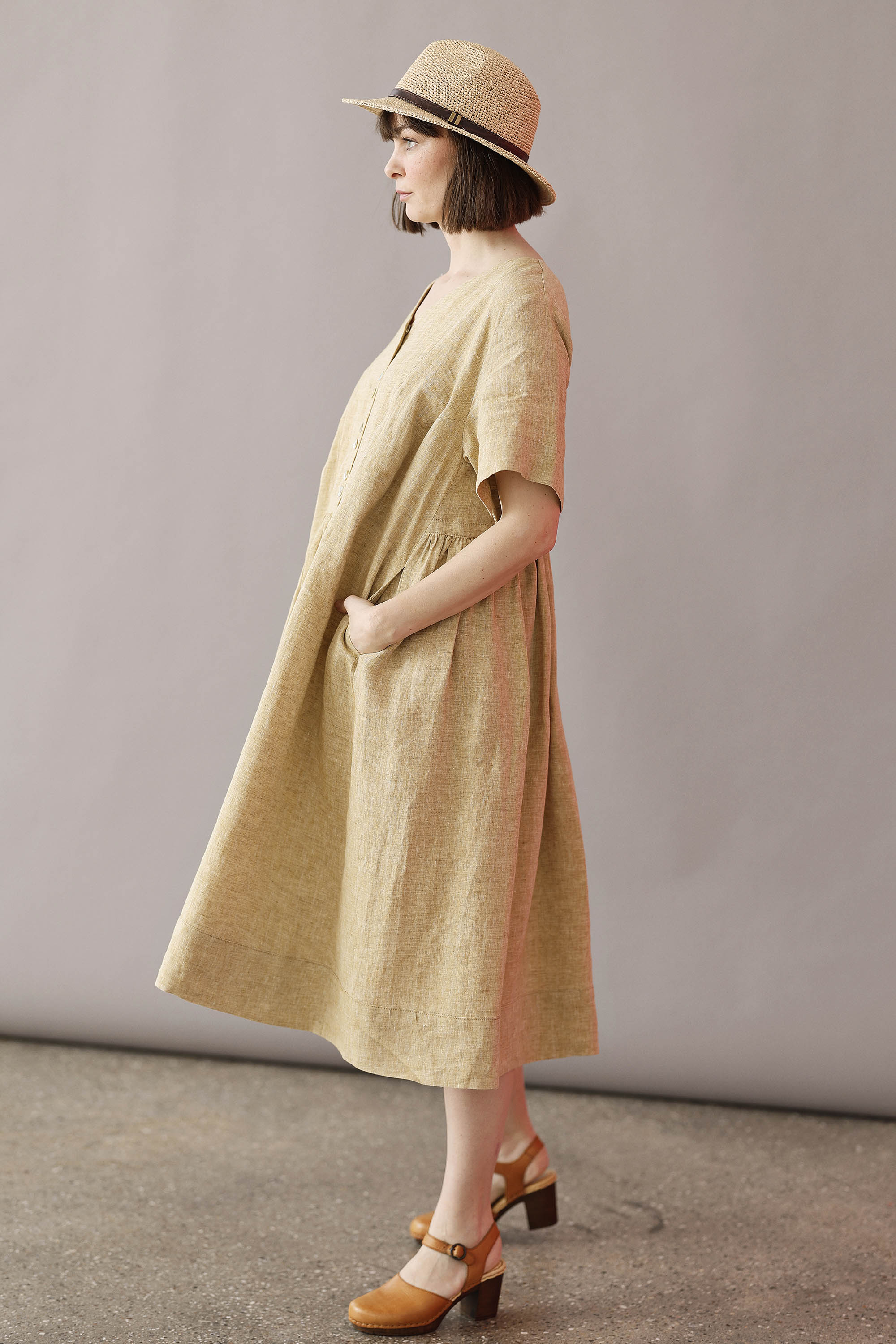 Pastel gul hørkjole med knapper