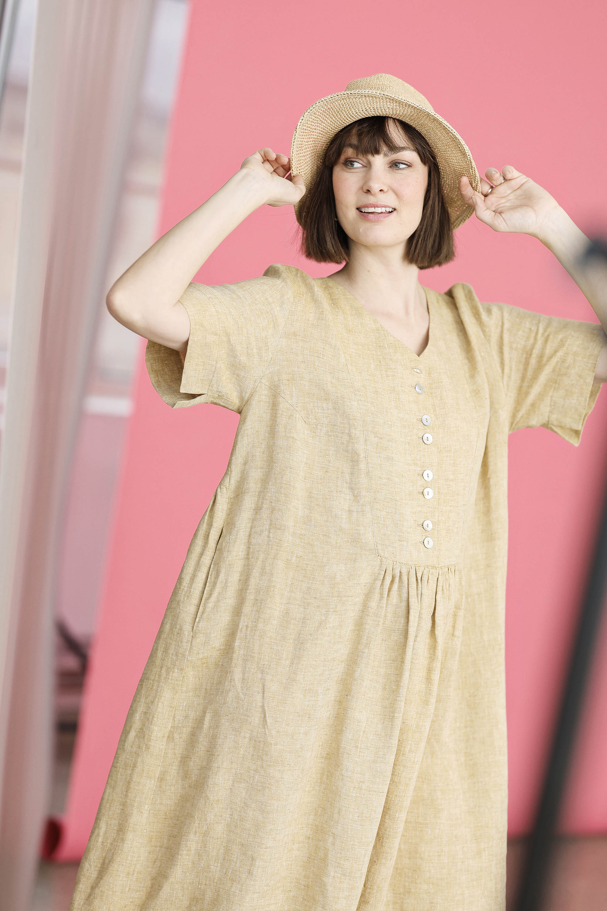 Pastel gul hørkjole med knapper