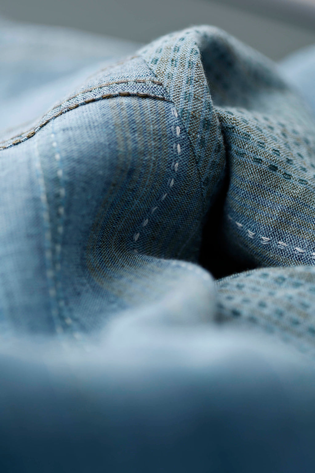 Fin seablue skjortebluse i smukt vævet stof