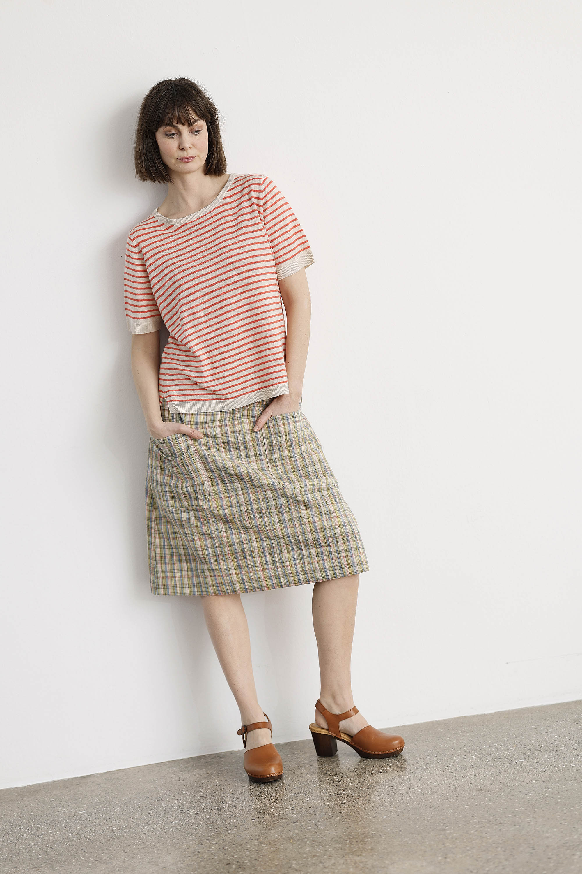 Multi-colored skirt in special fabric