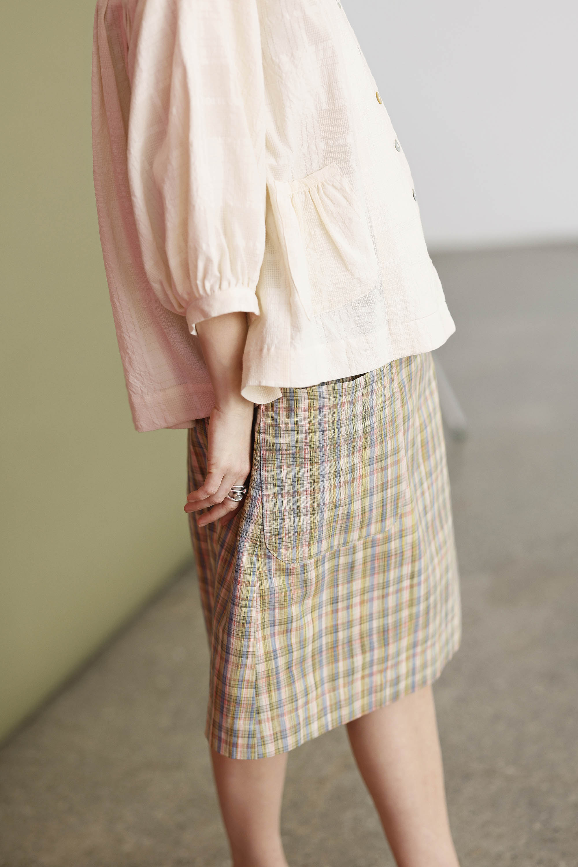 Multi-colored skirt in special fabric