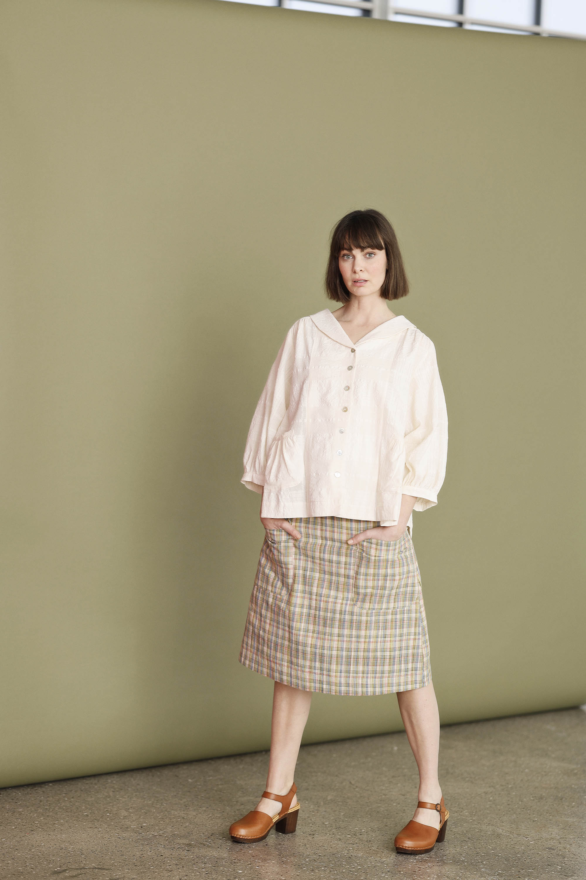 Multi-colored skirt in special fabric