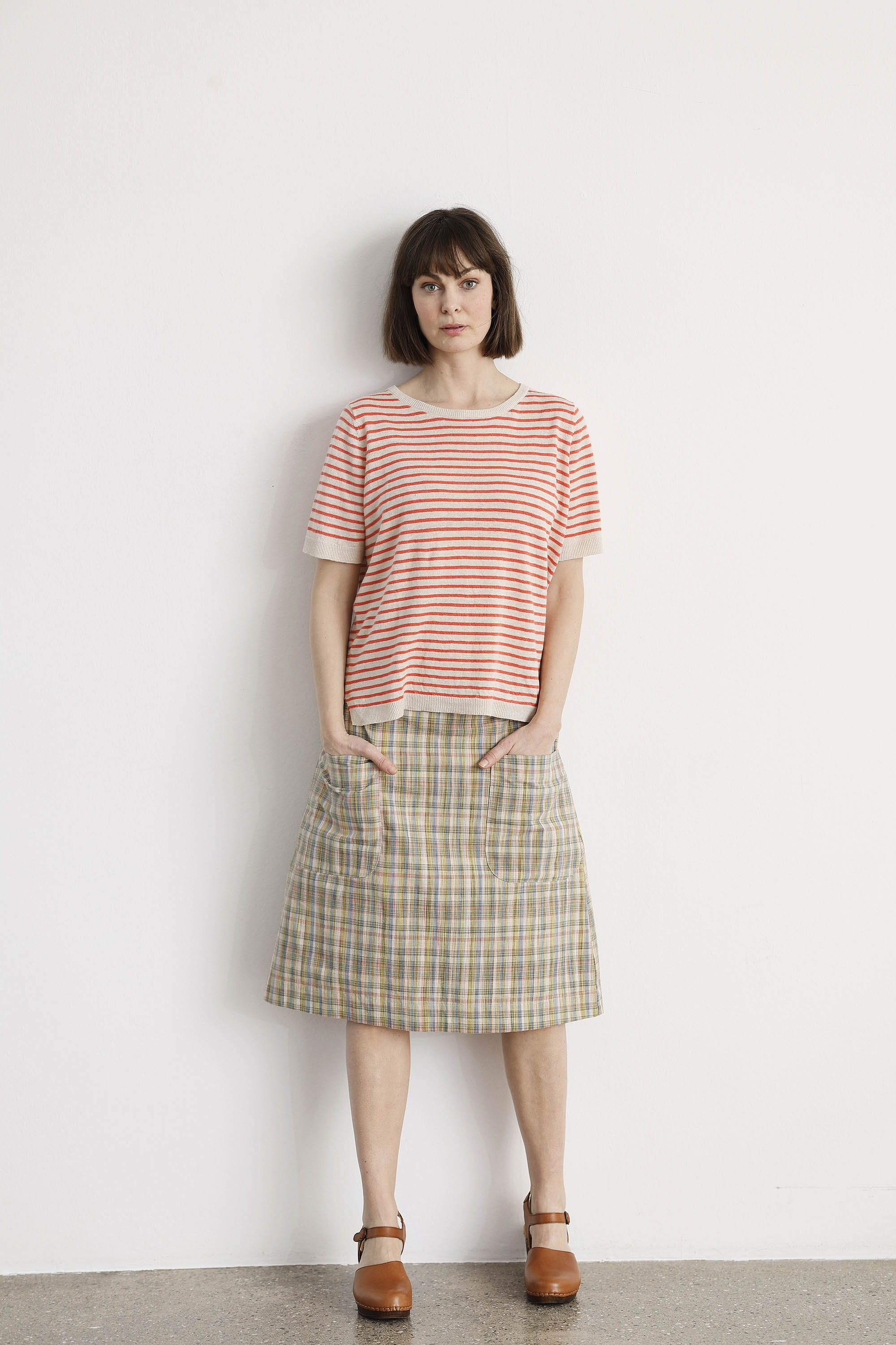 Multi-colored skirt in special fabric