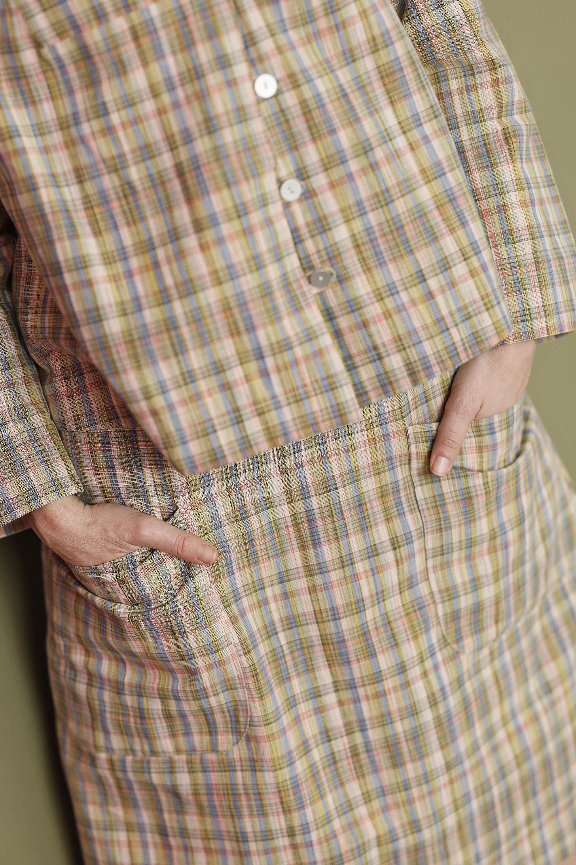 Multi-colored skirt in special fabric