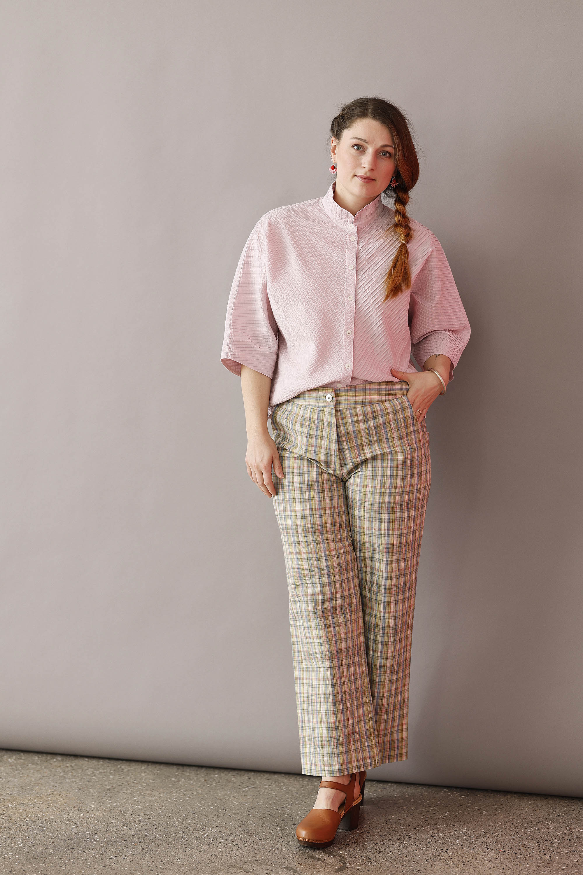 Multi-colored pants in special fabric