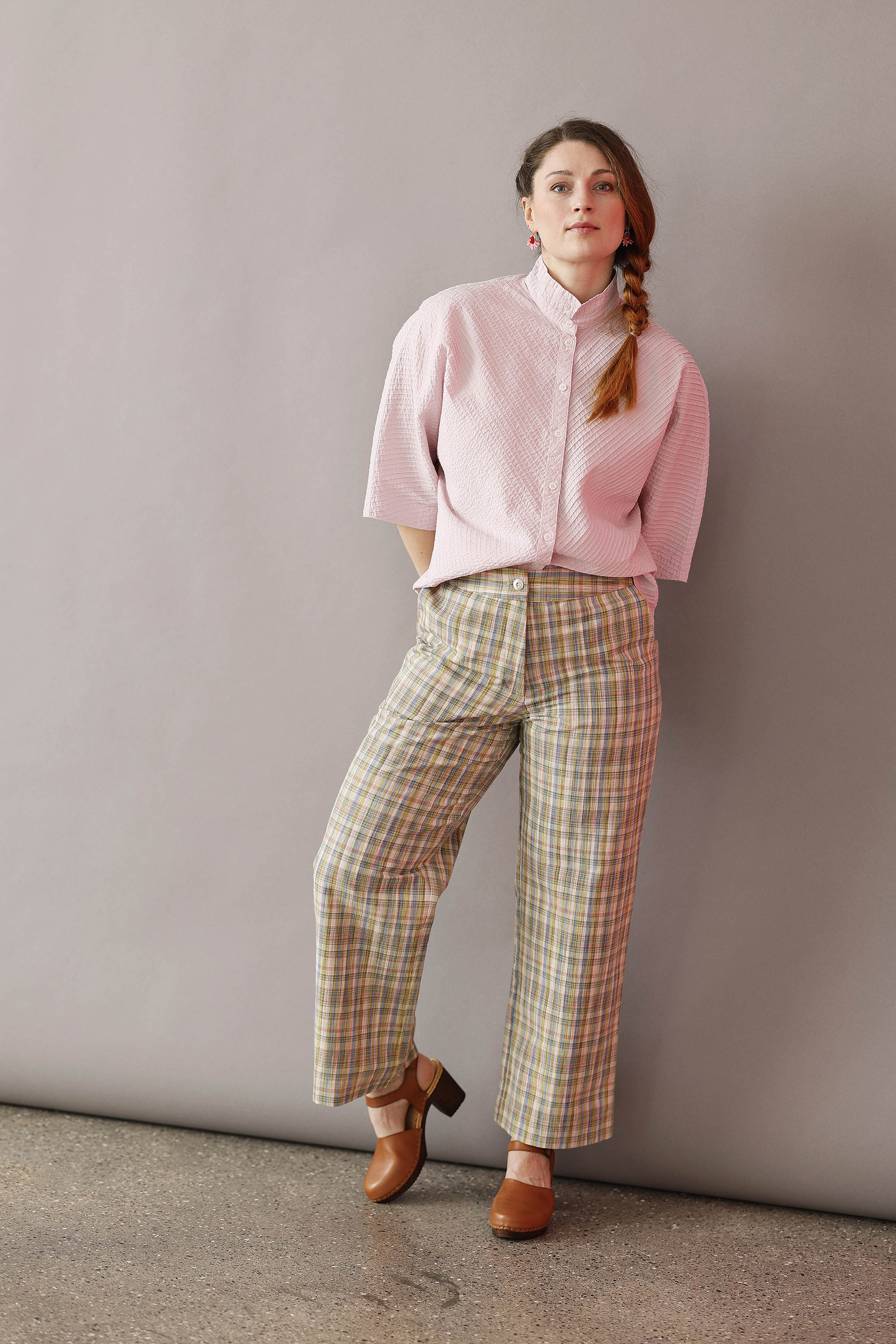 Multi-colored pants in special fabric