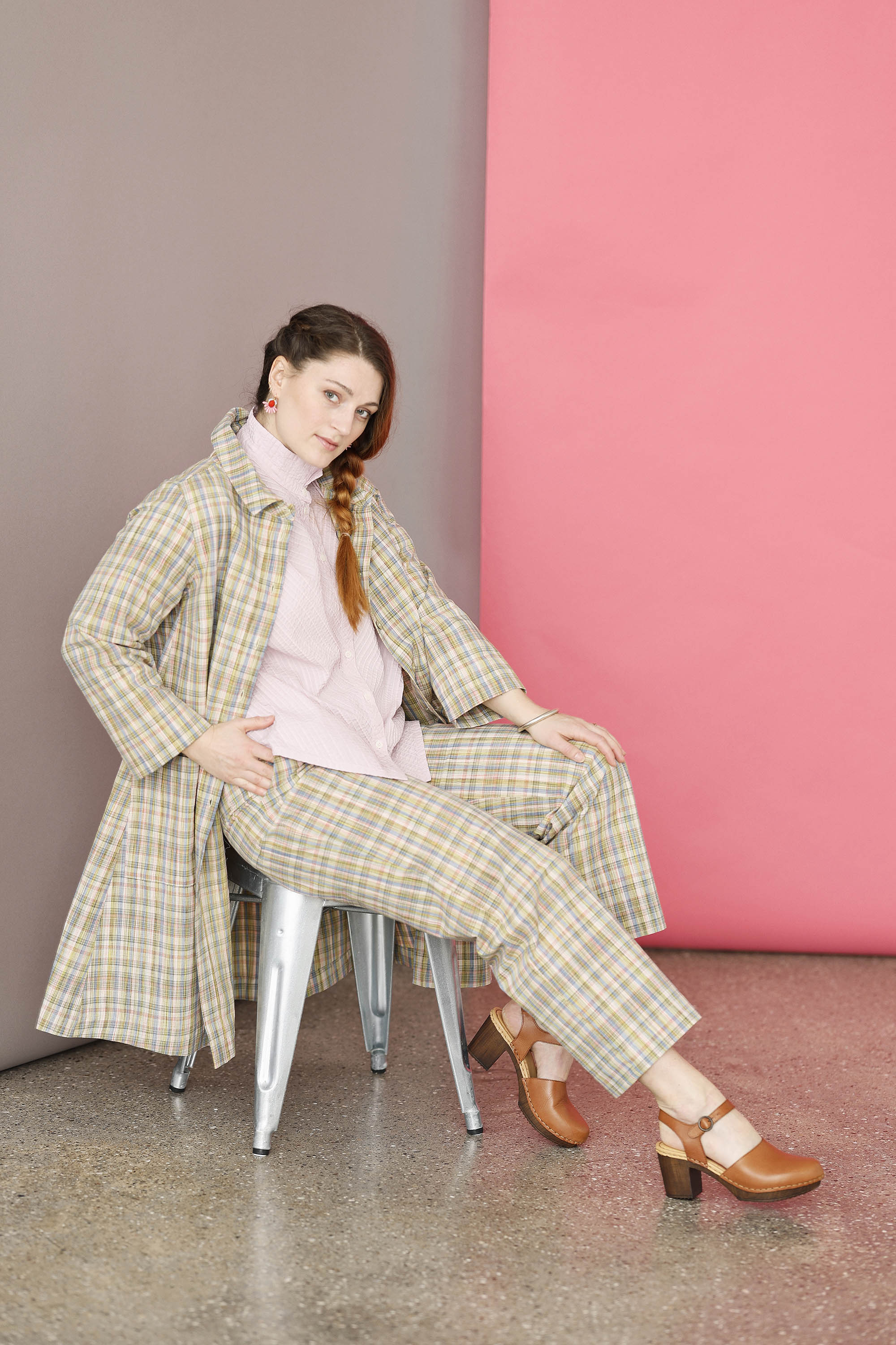 Multi-colored pants in special fabric