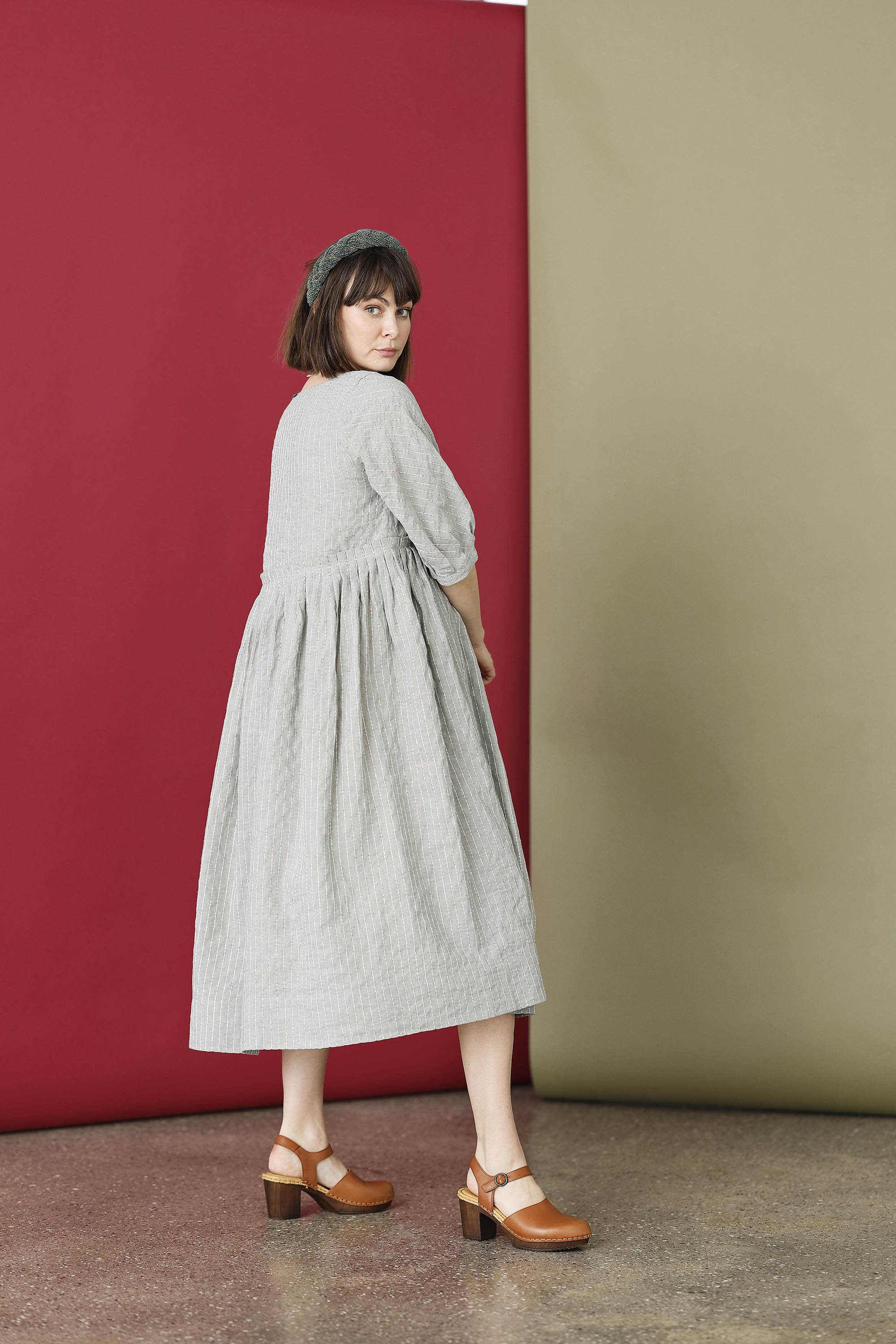 Feminine dress in light blue linen/cotton with sequins