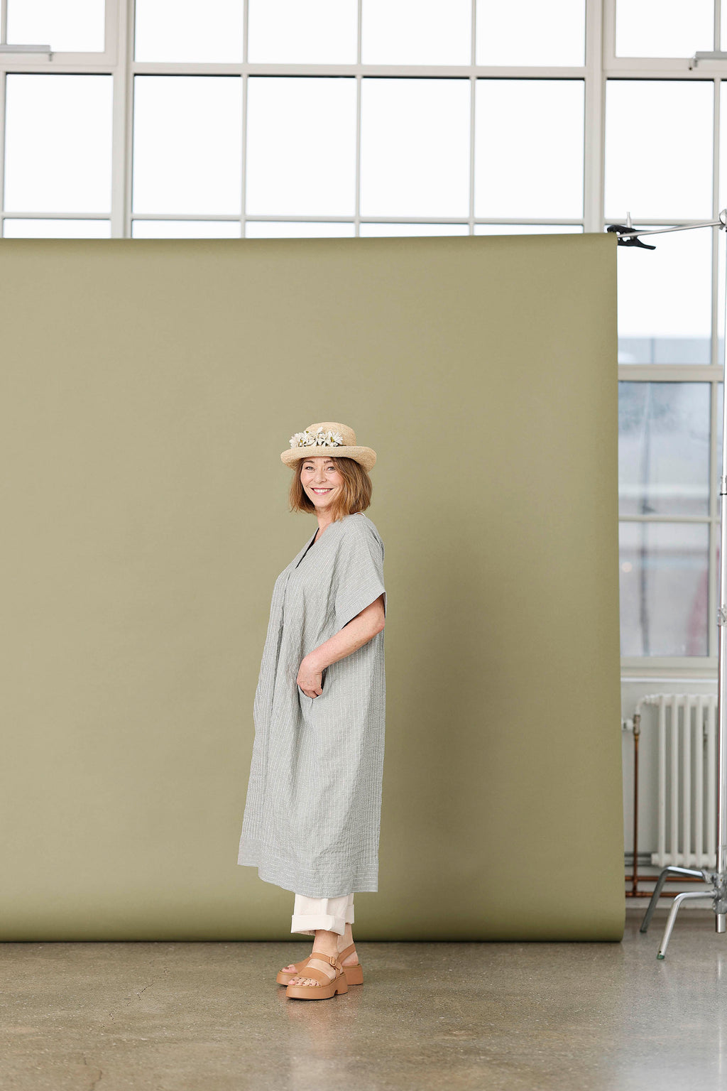 Lyseblå kaftan kjole i hør/bomuld med pailletter