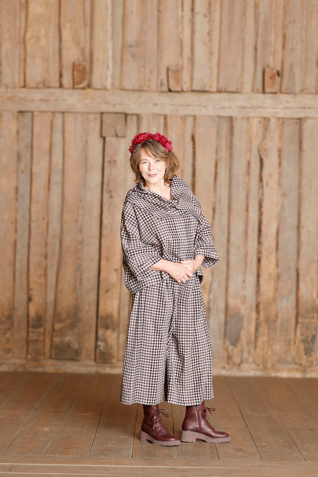 Checked blouse with a beautiful collar in purple shades