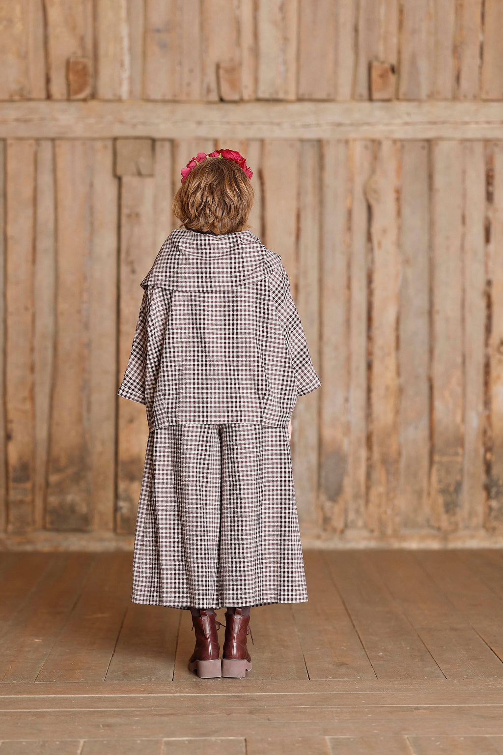 Checked blouse with a beautiful collar in purple shades
