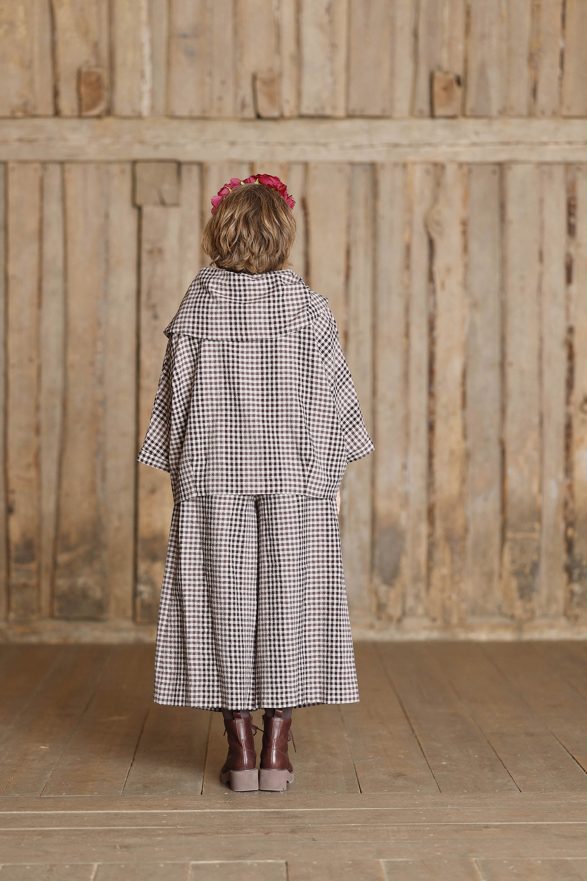 Checked blouse with a beautiful collar in purple shades