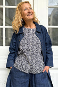 Bluse med fint småblomstret liberty print