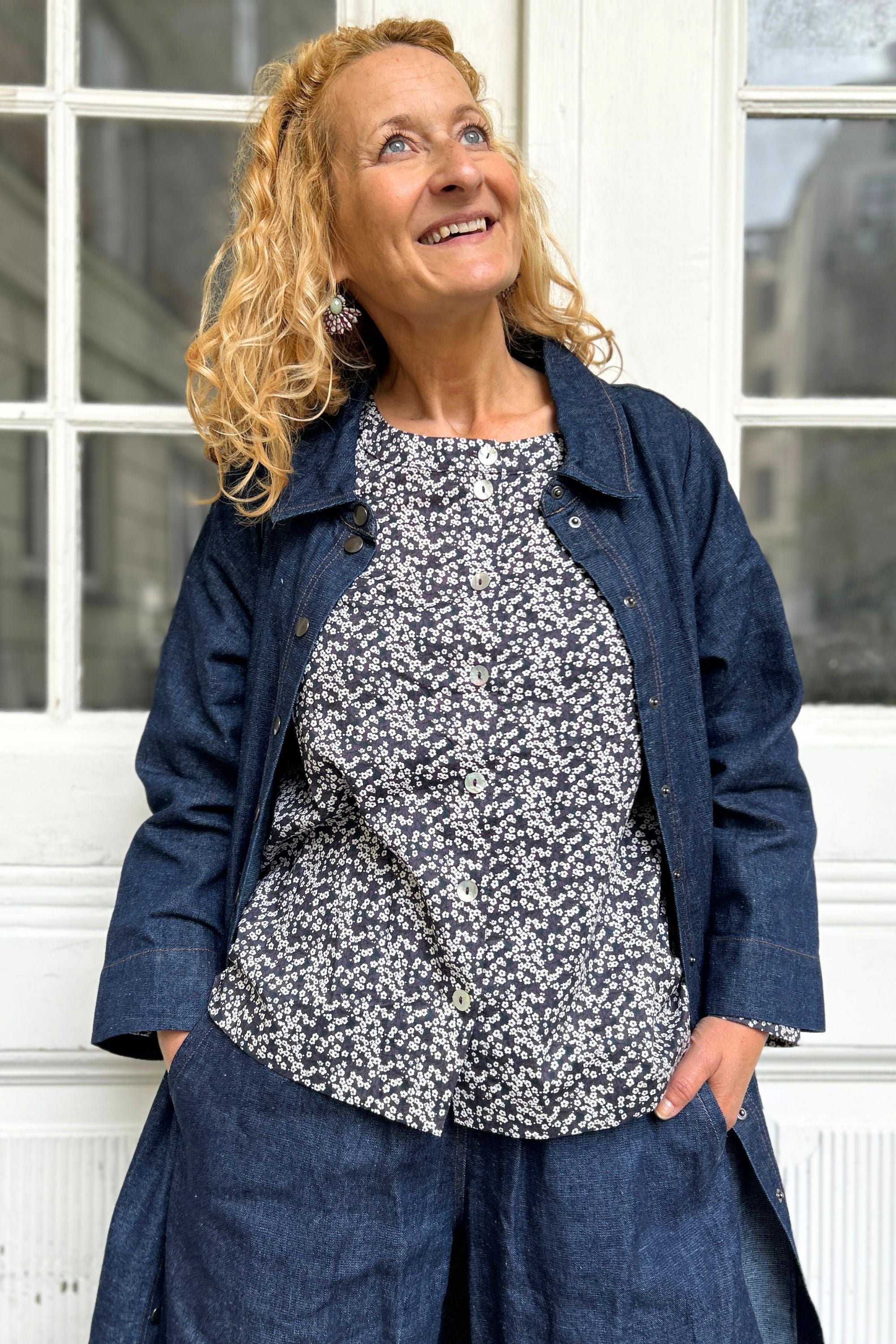 Bluse med fint småblomstret liberty print