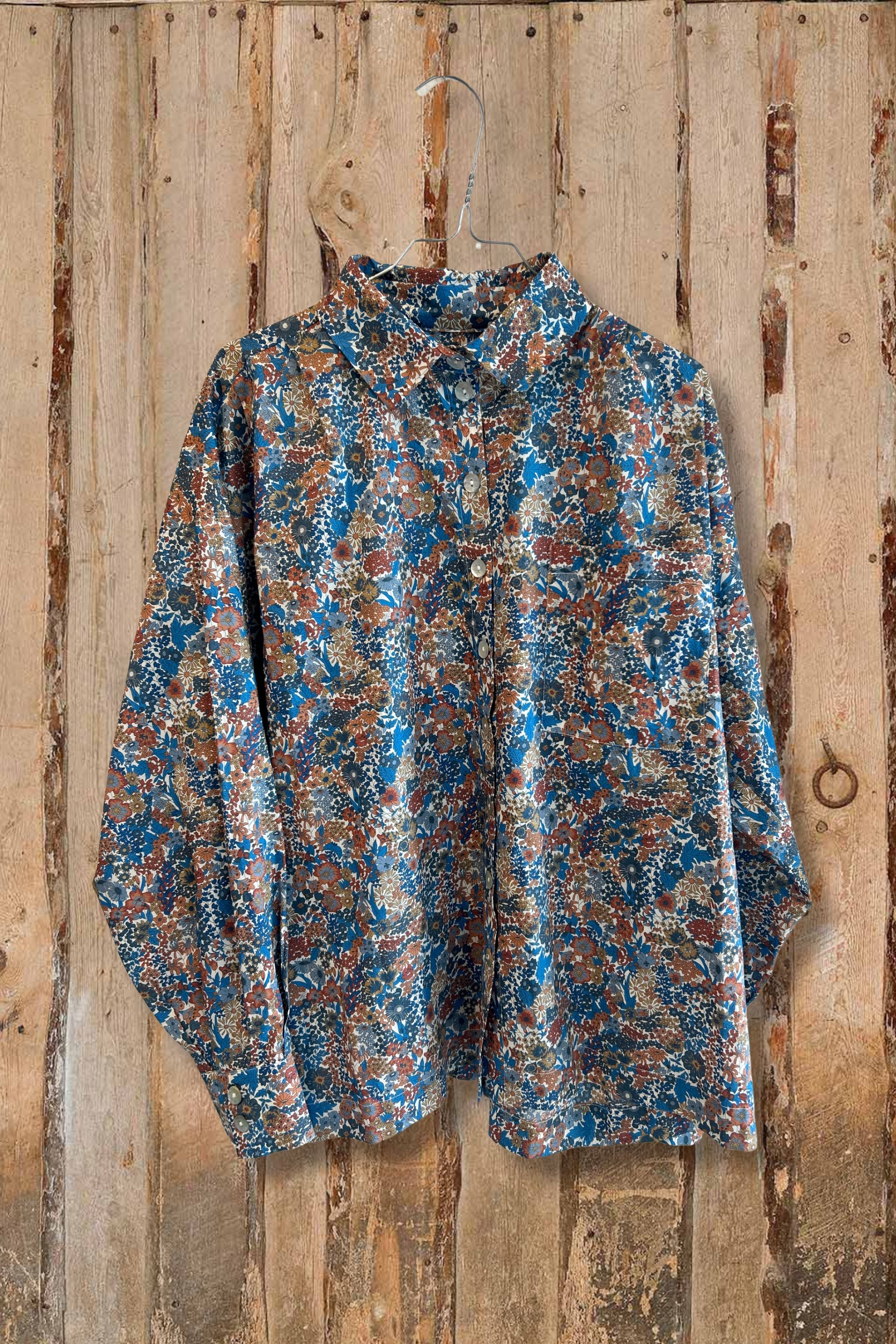 Shirt with a beautiful iconic brown and blue Liberty print.