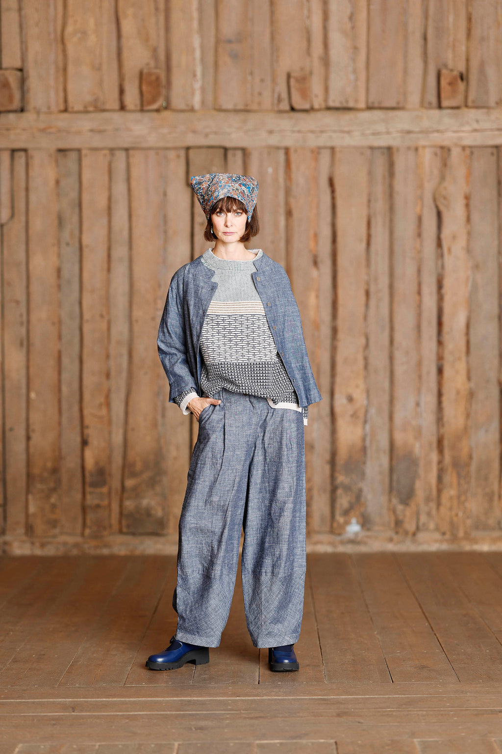 Indigo-colored trousers in beautifully woven fabric
