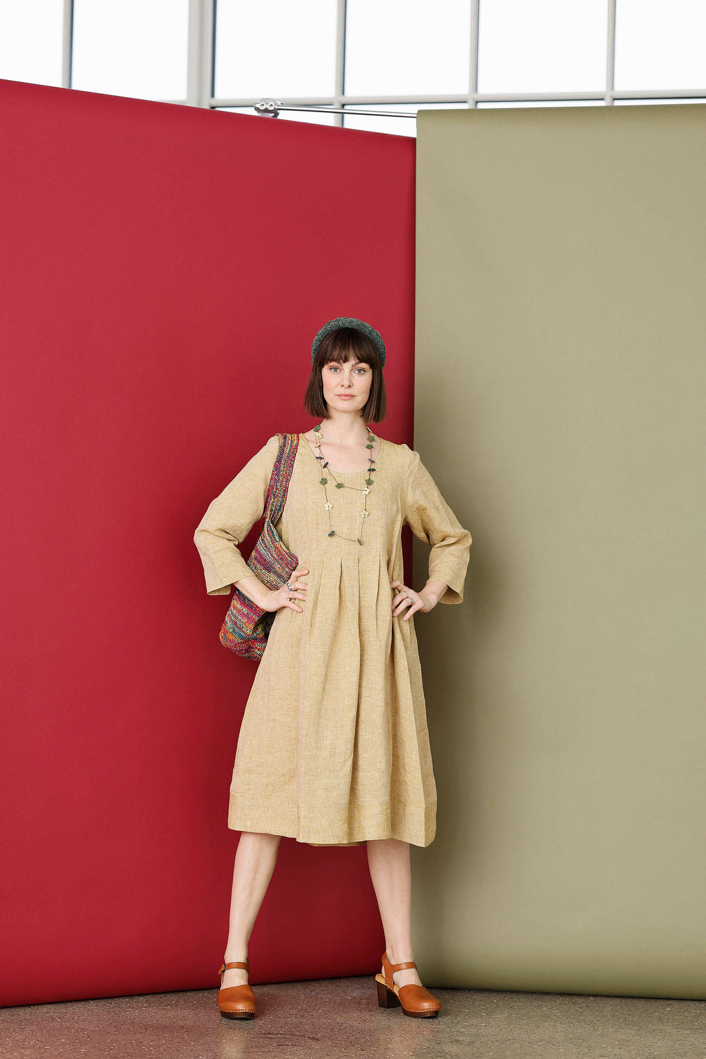 Gul hørkjole med læg