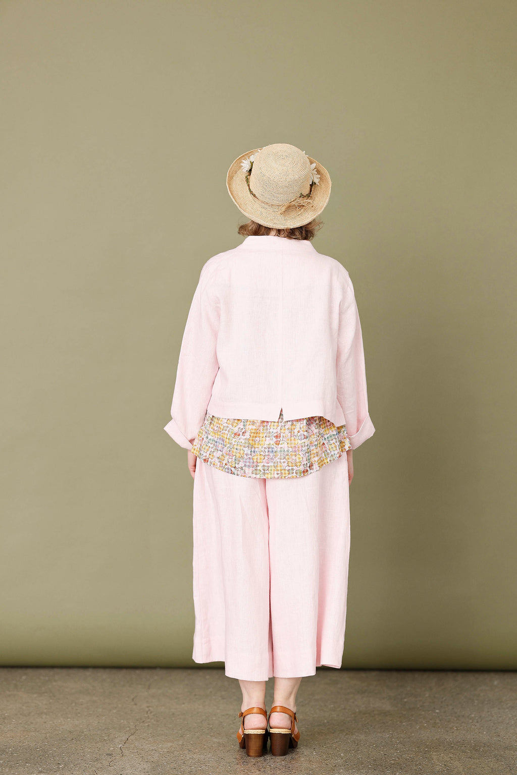 Kort ljus rosa jacka i 100% lin