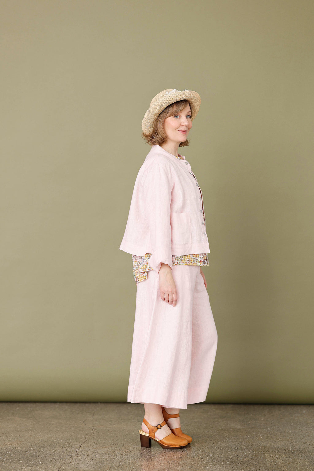 Kort ljus rosa jacka i 100% lin