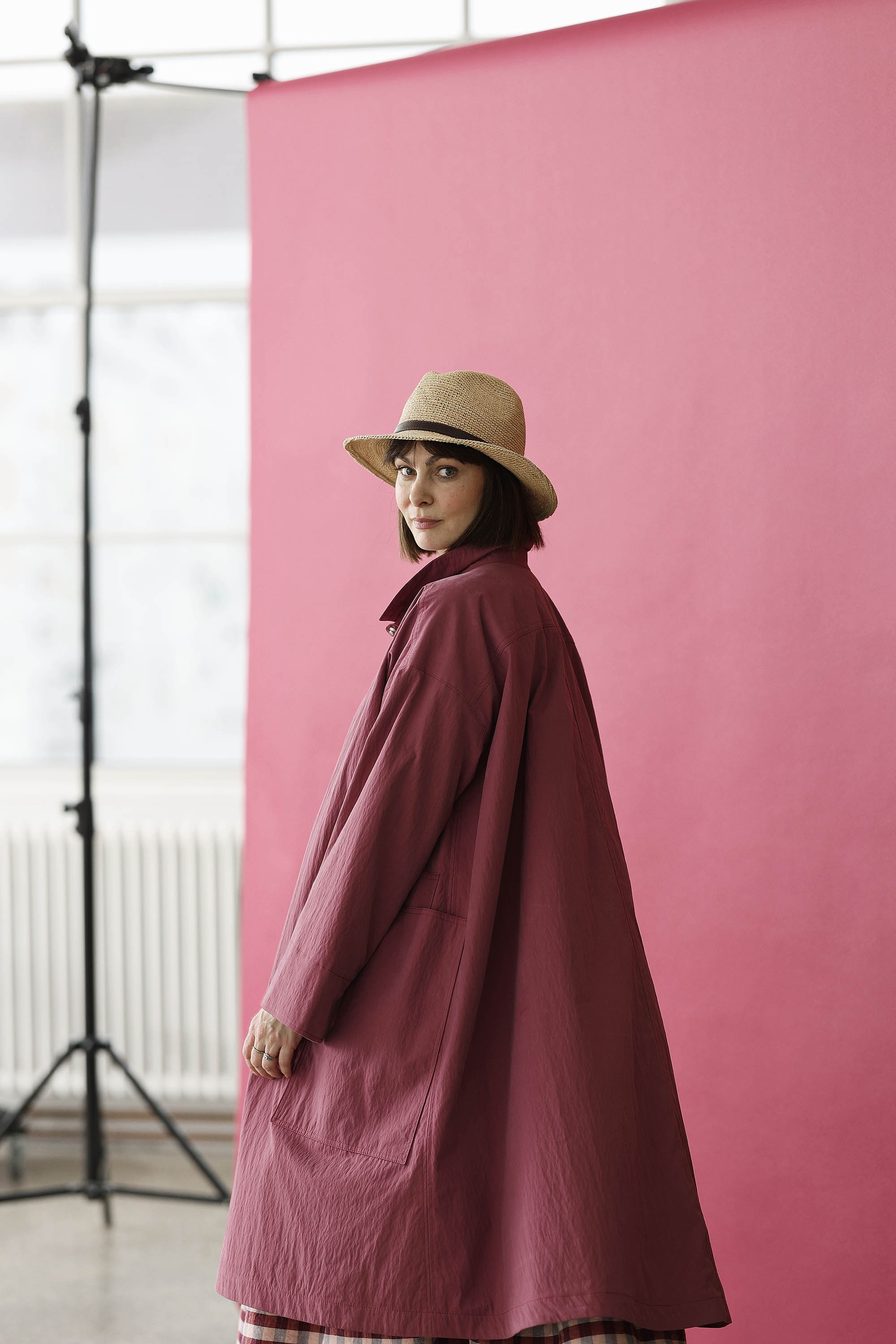 Hindbørrød oversize forårsfrakke