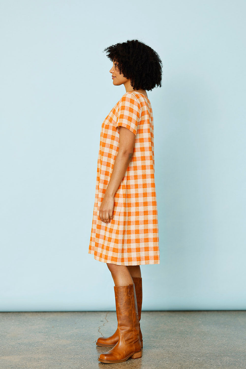 Orange ternet kjole med foer