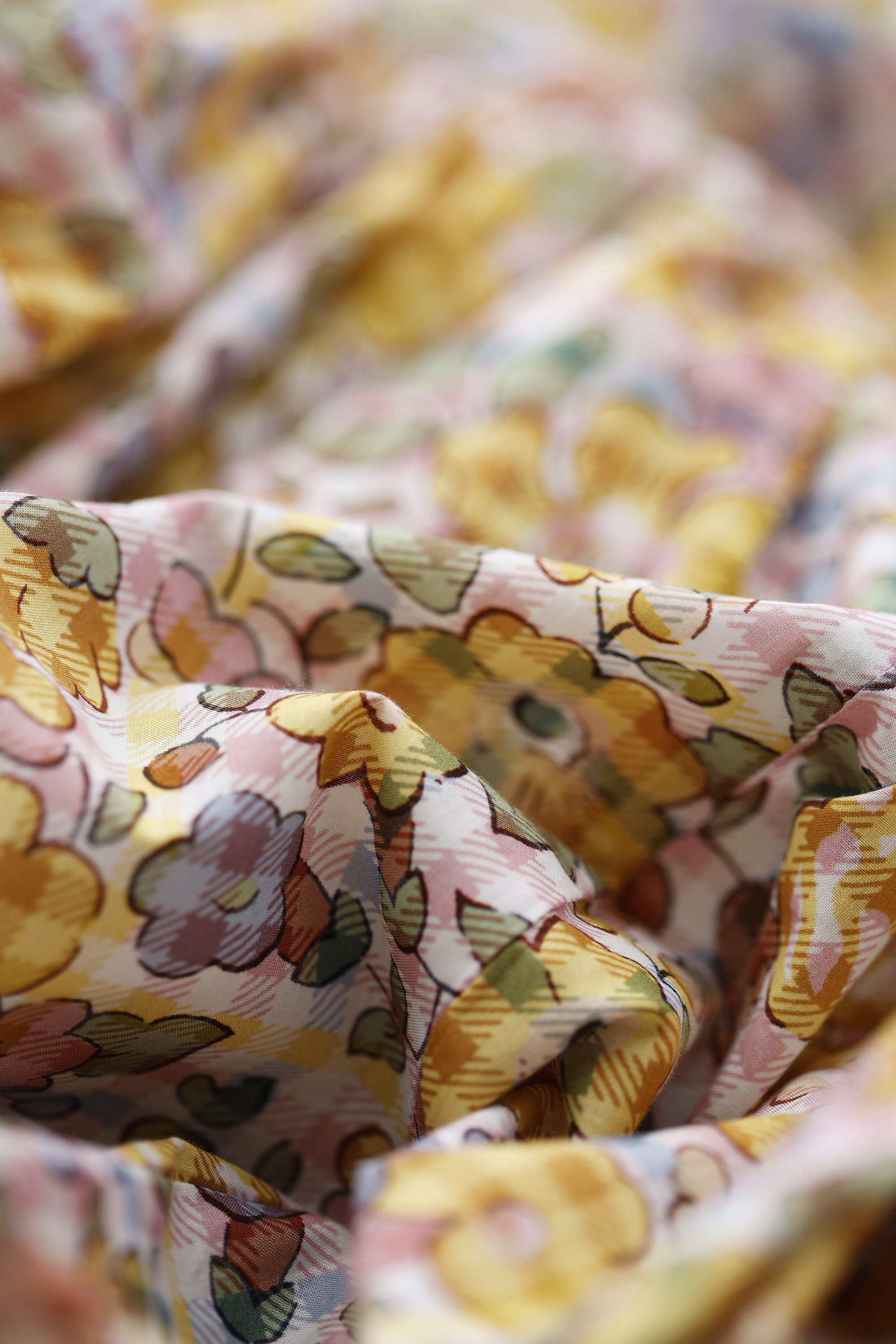 Ternet skjortebluse med blomster i Liberty bomuld