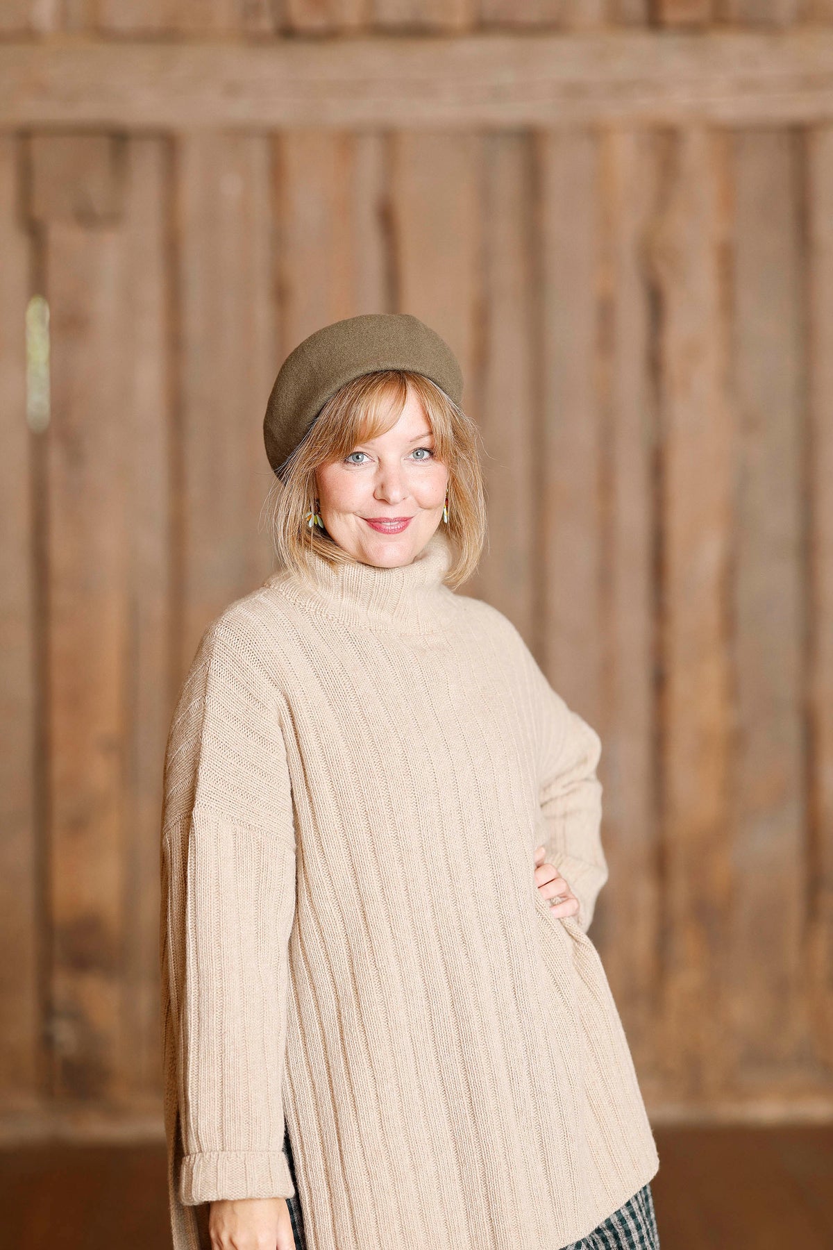 Cream farvet højhalset chunky strik fra Muse Wear