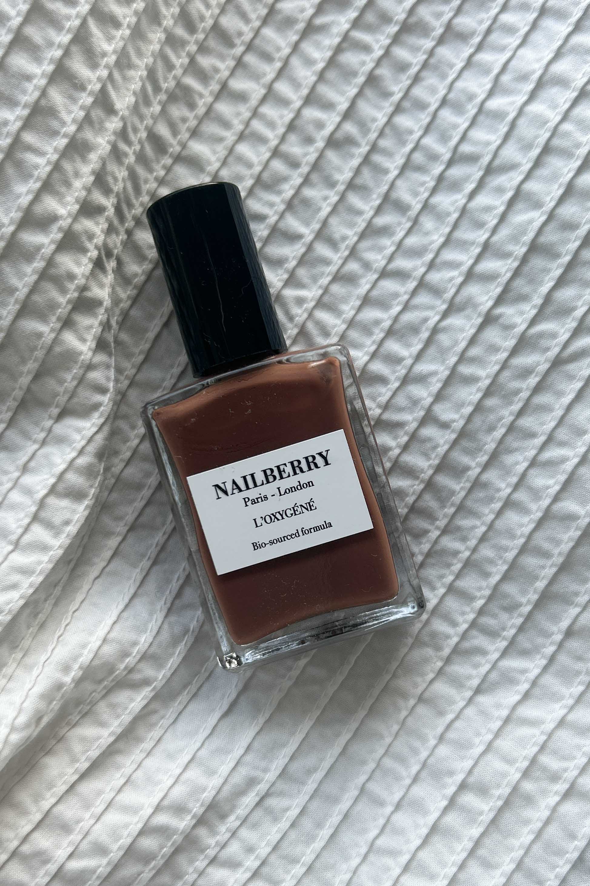 Neglelak i nøddebrun nuance fra Nailberry