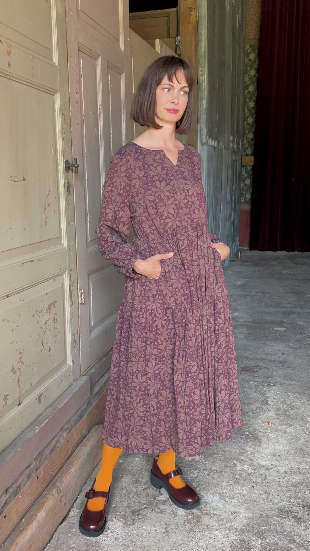 Dress with violet chestnut print